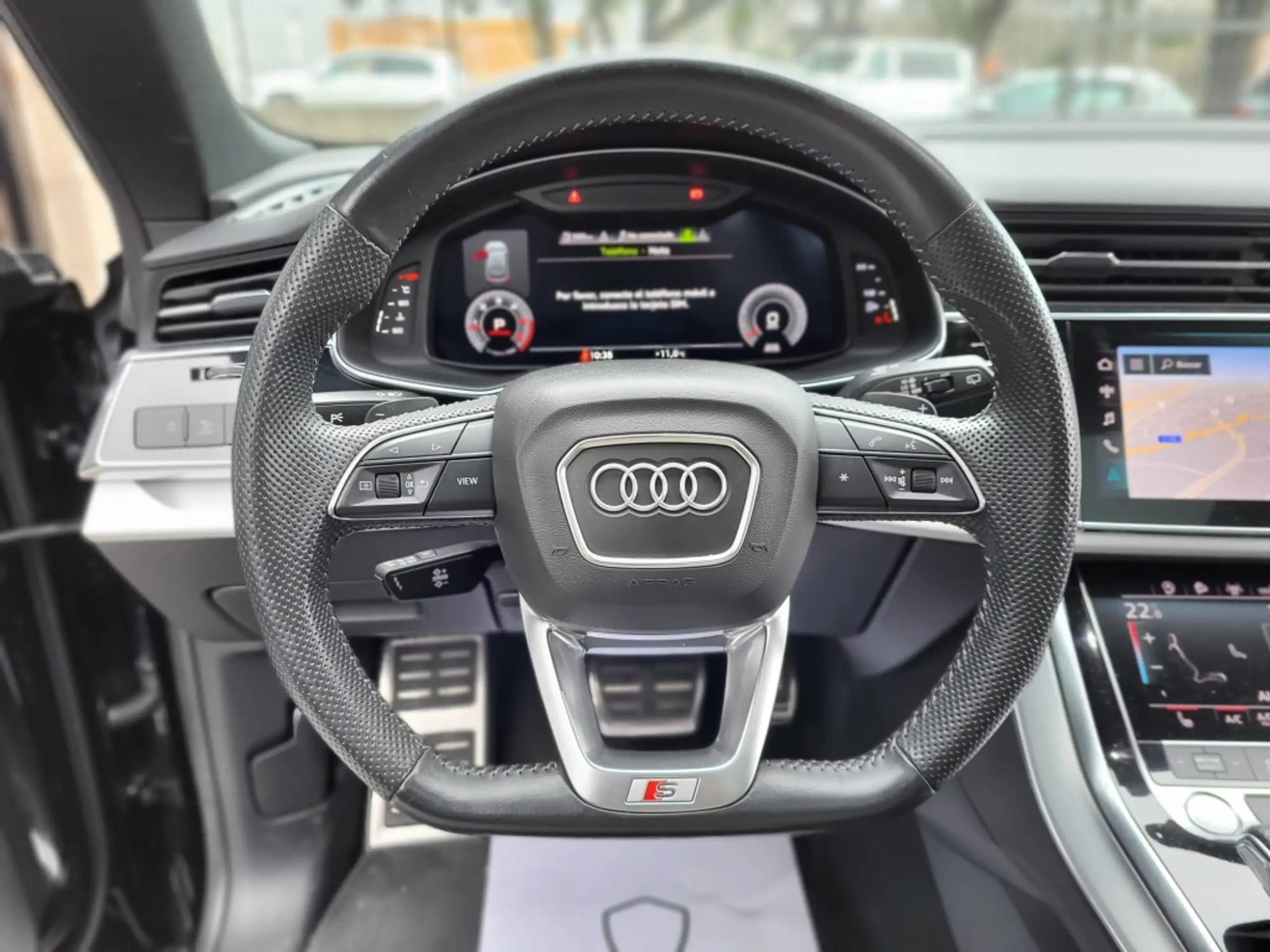 Audi - Q8