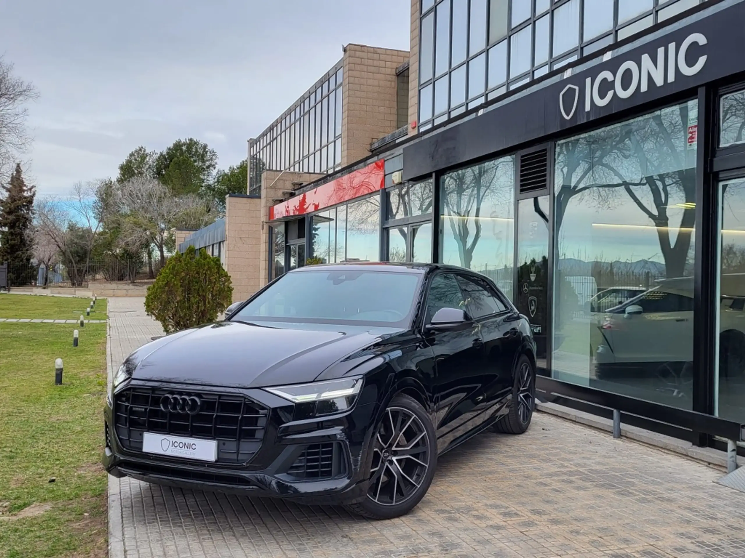 Audi - Q8