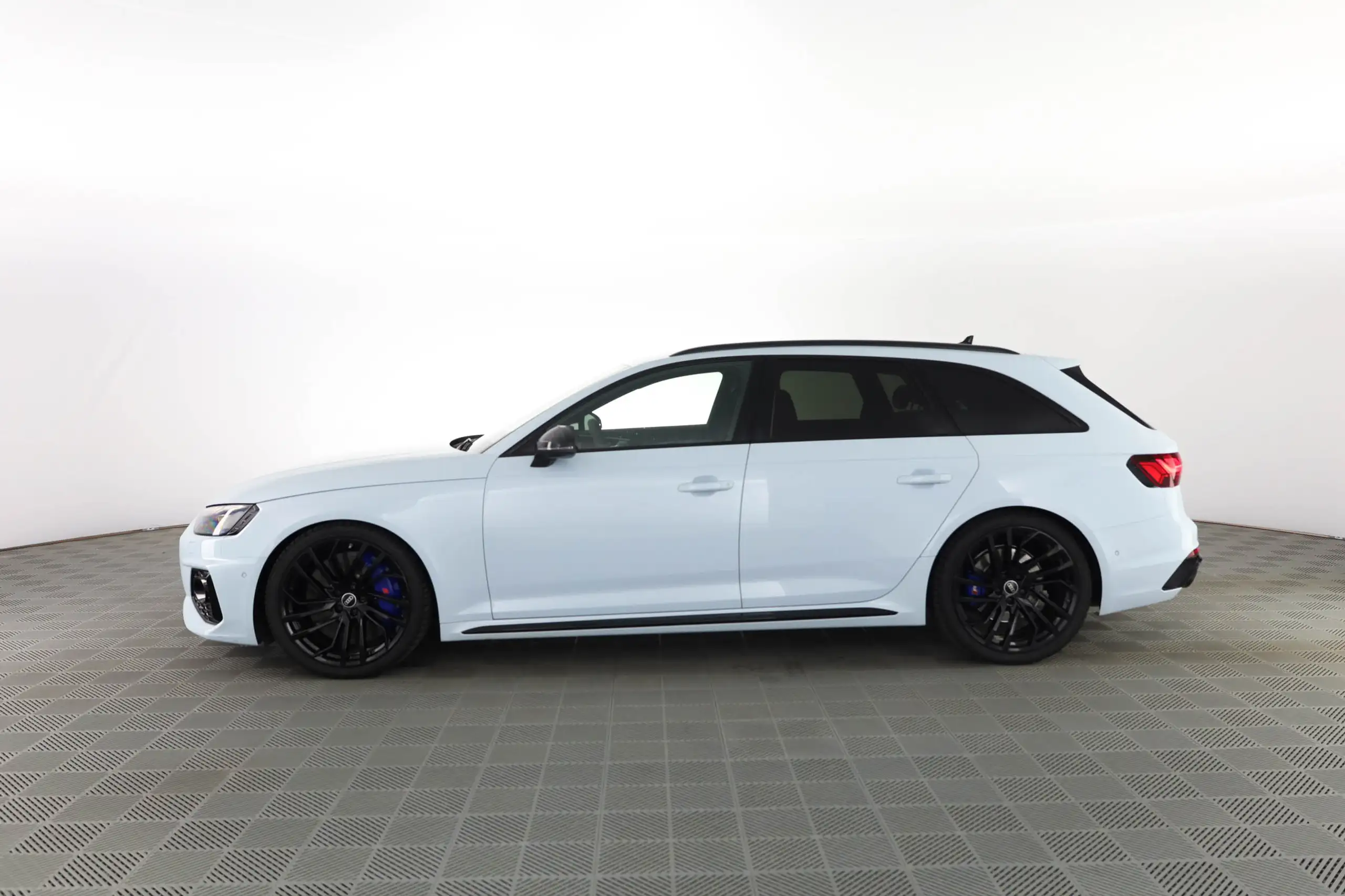 Audi - RS4