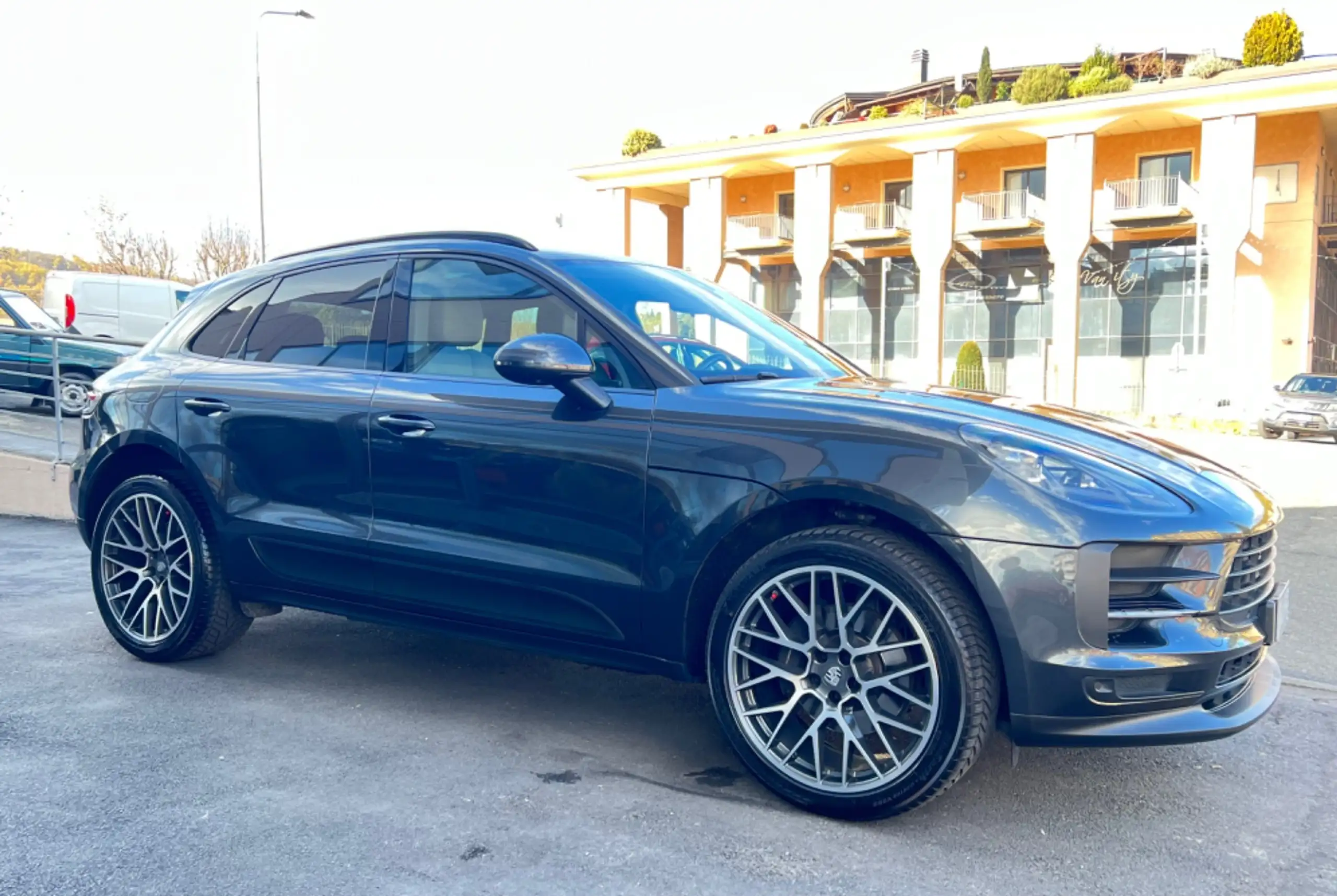 Porsche - Macan