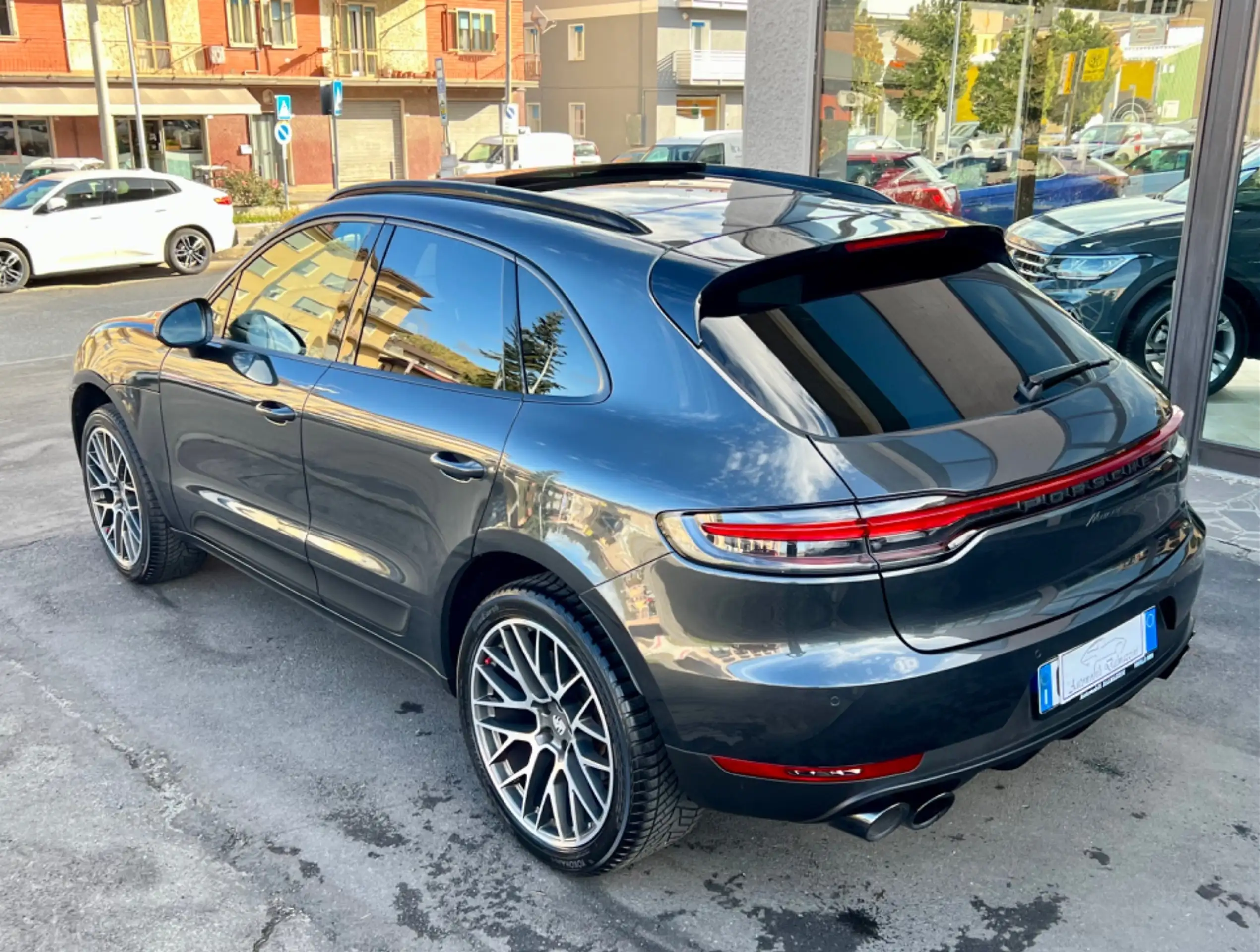 Porsche - Macan