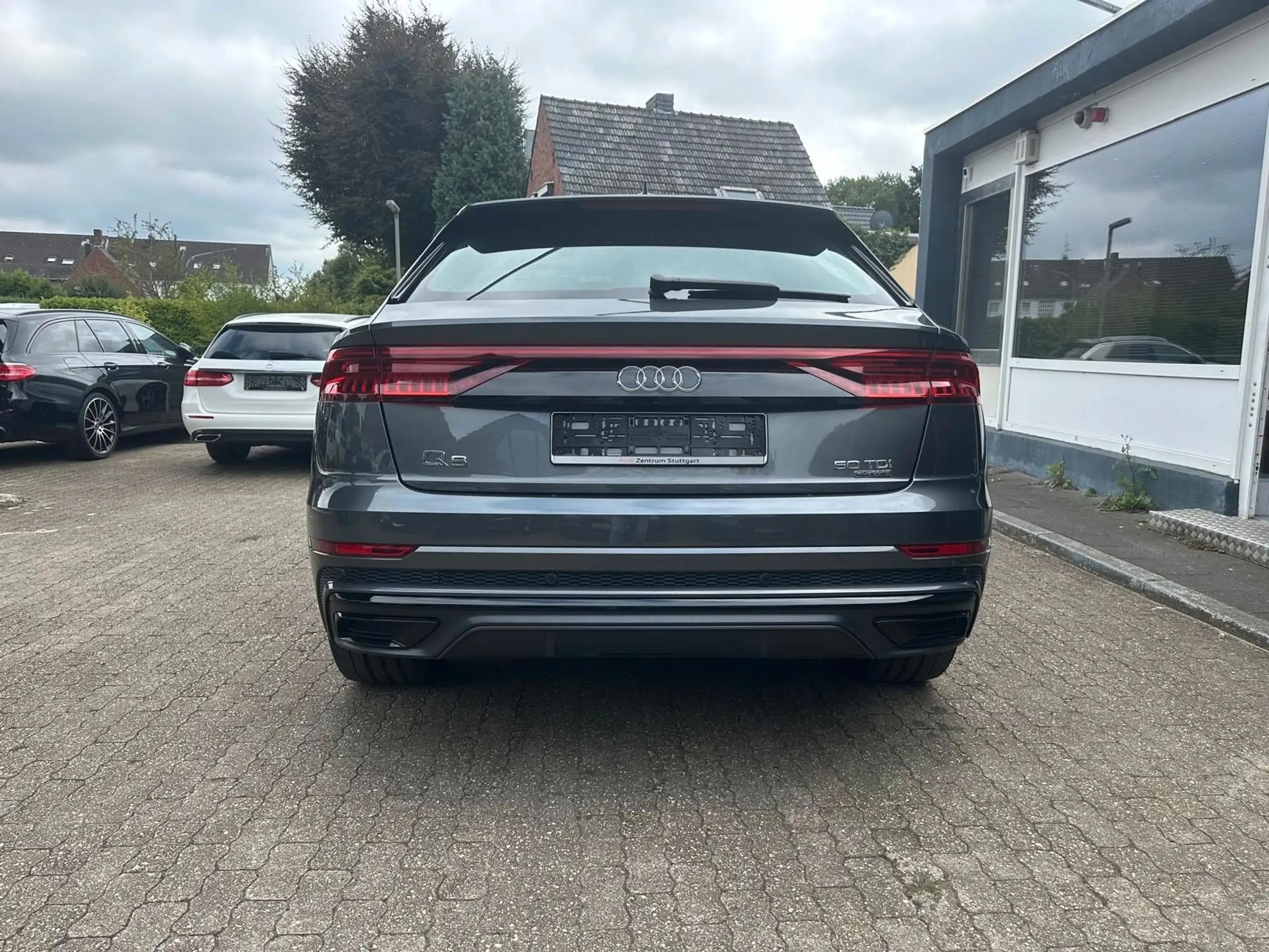 Audi - Q8