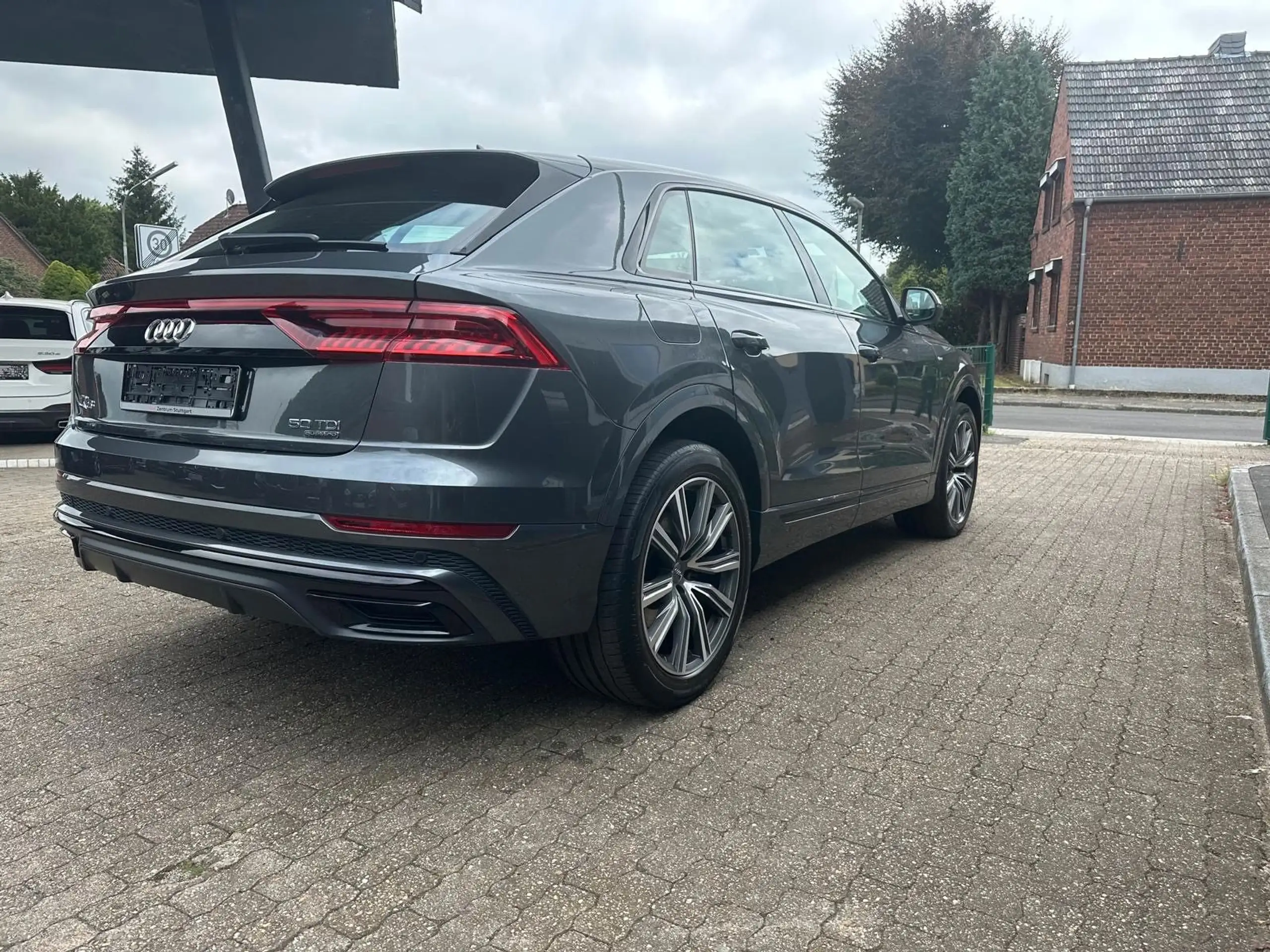 Audi - Q8