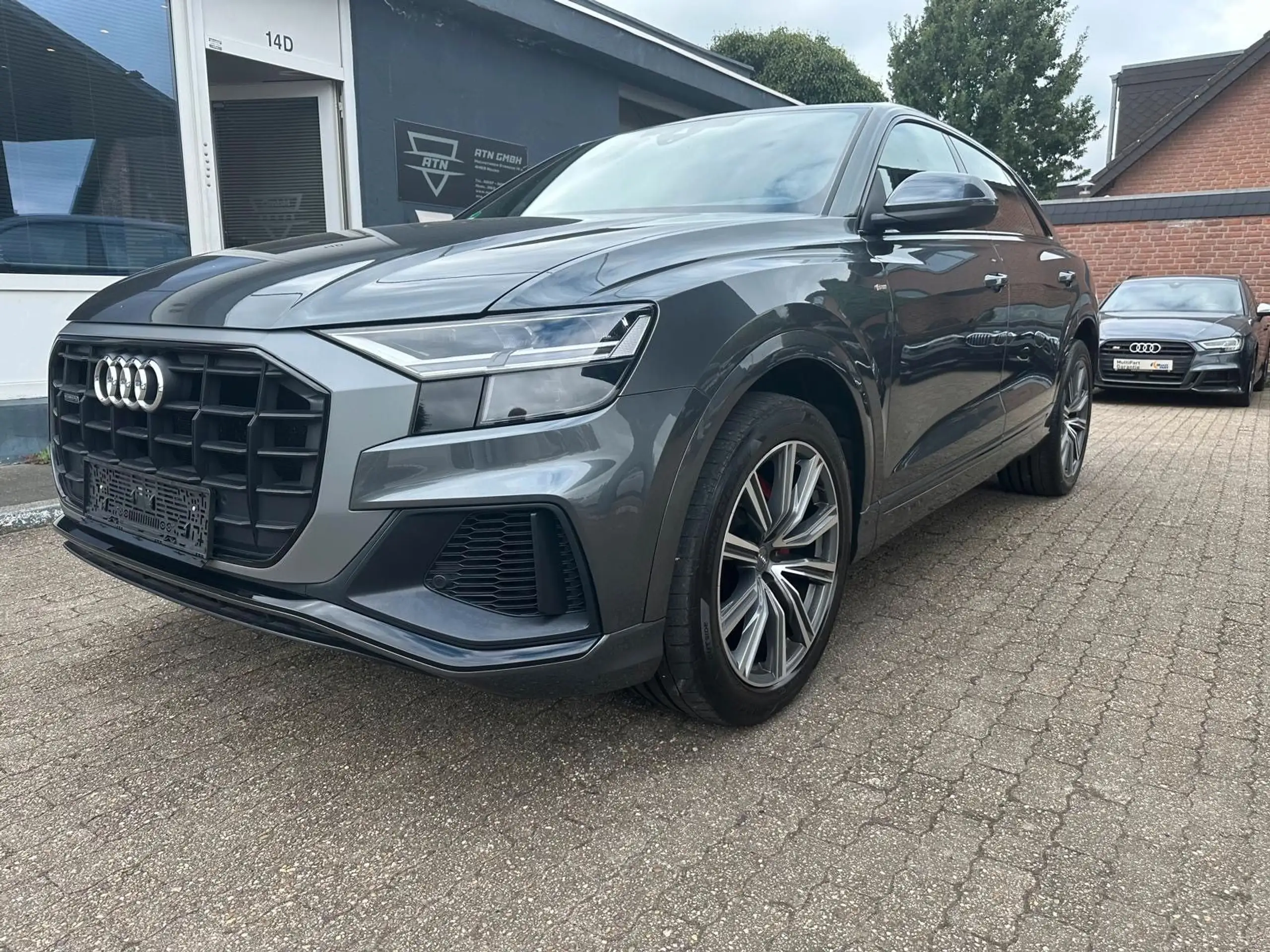 Audi - Q8