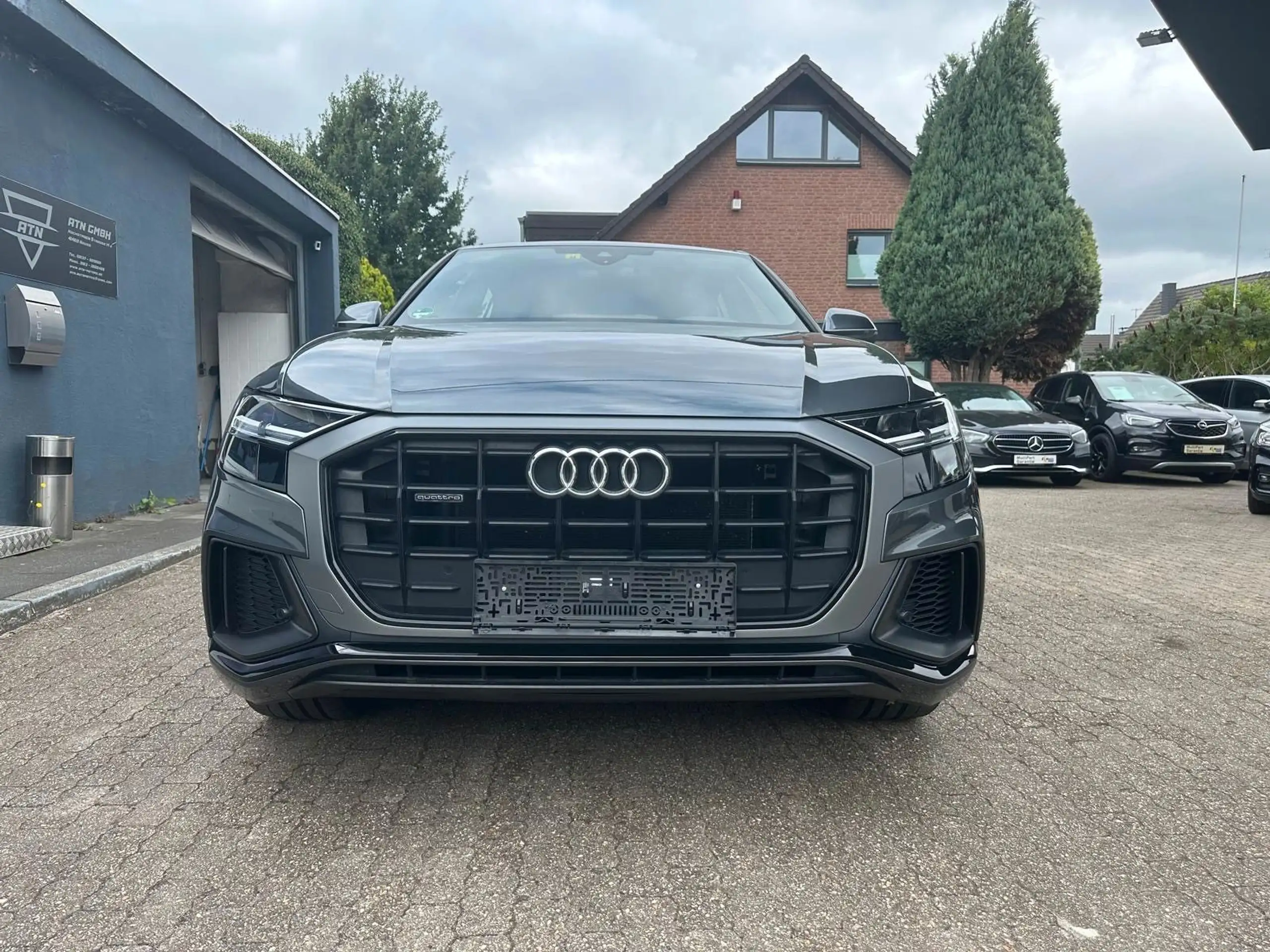 Audi - Q8