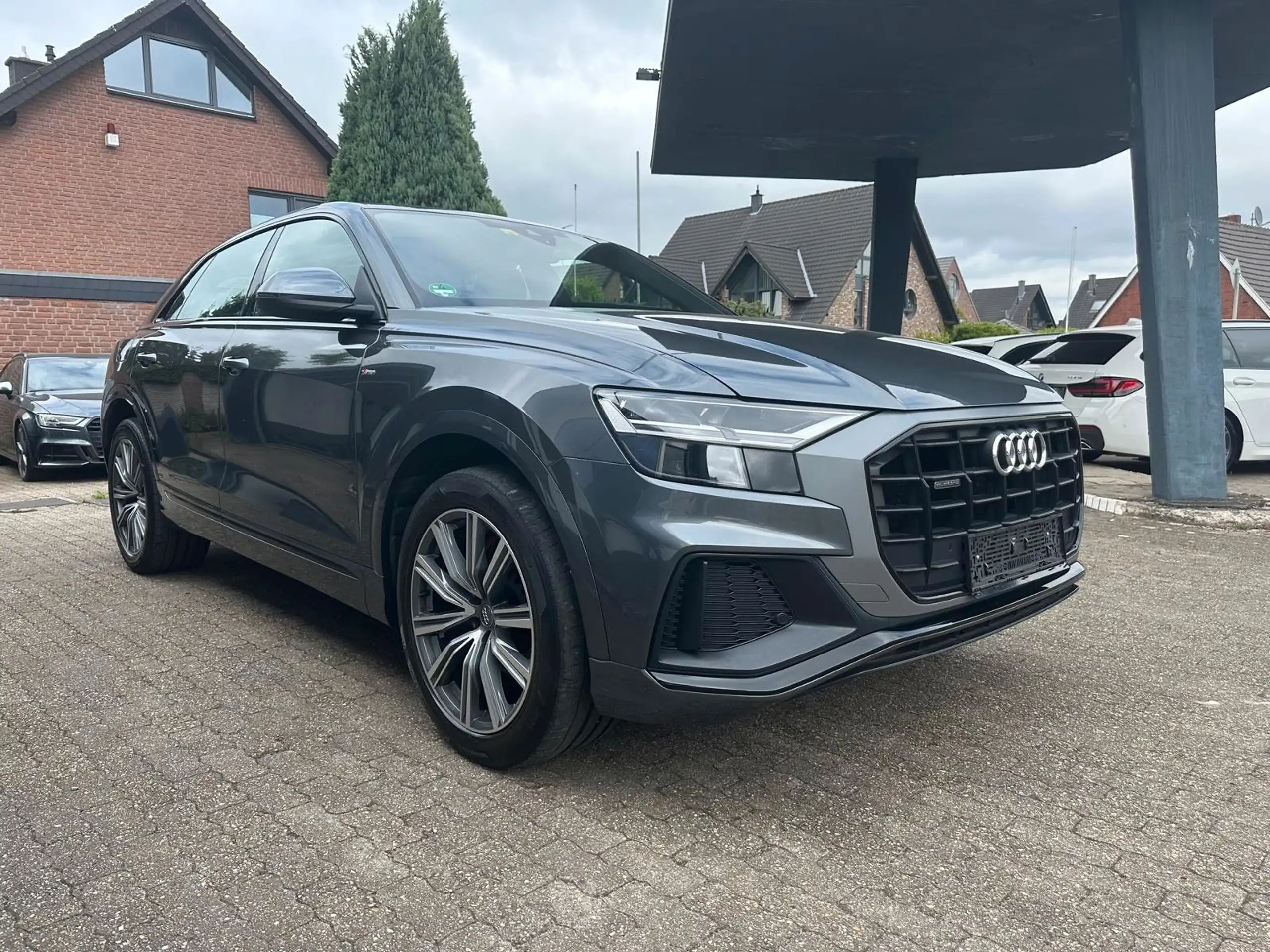 Audi - Q8