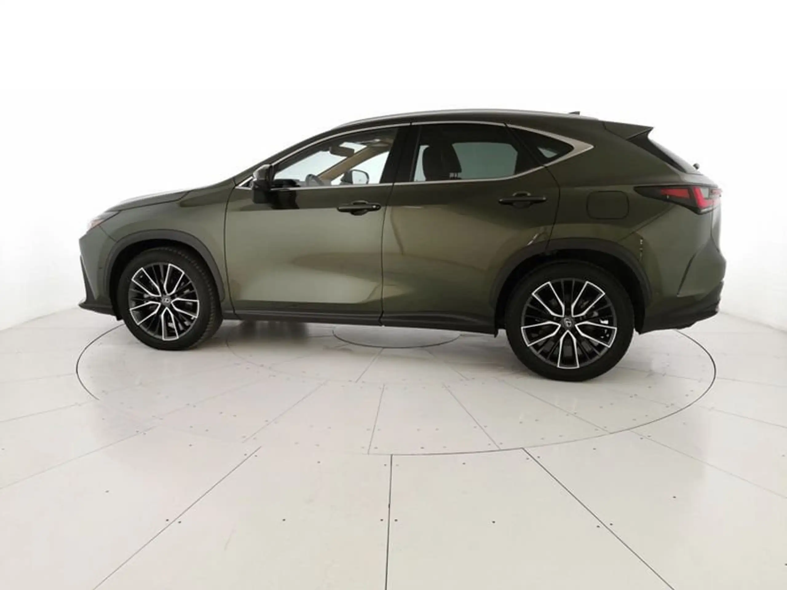 Lexus - NX 450h+