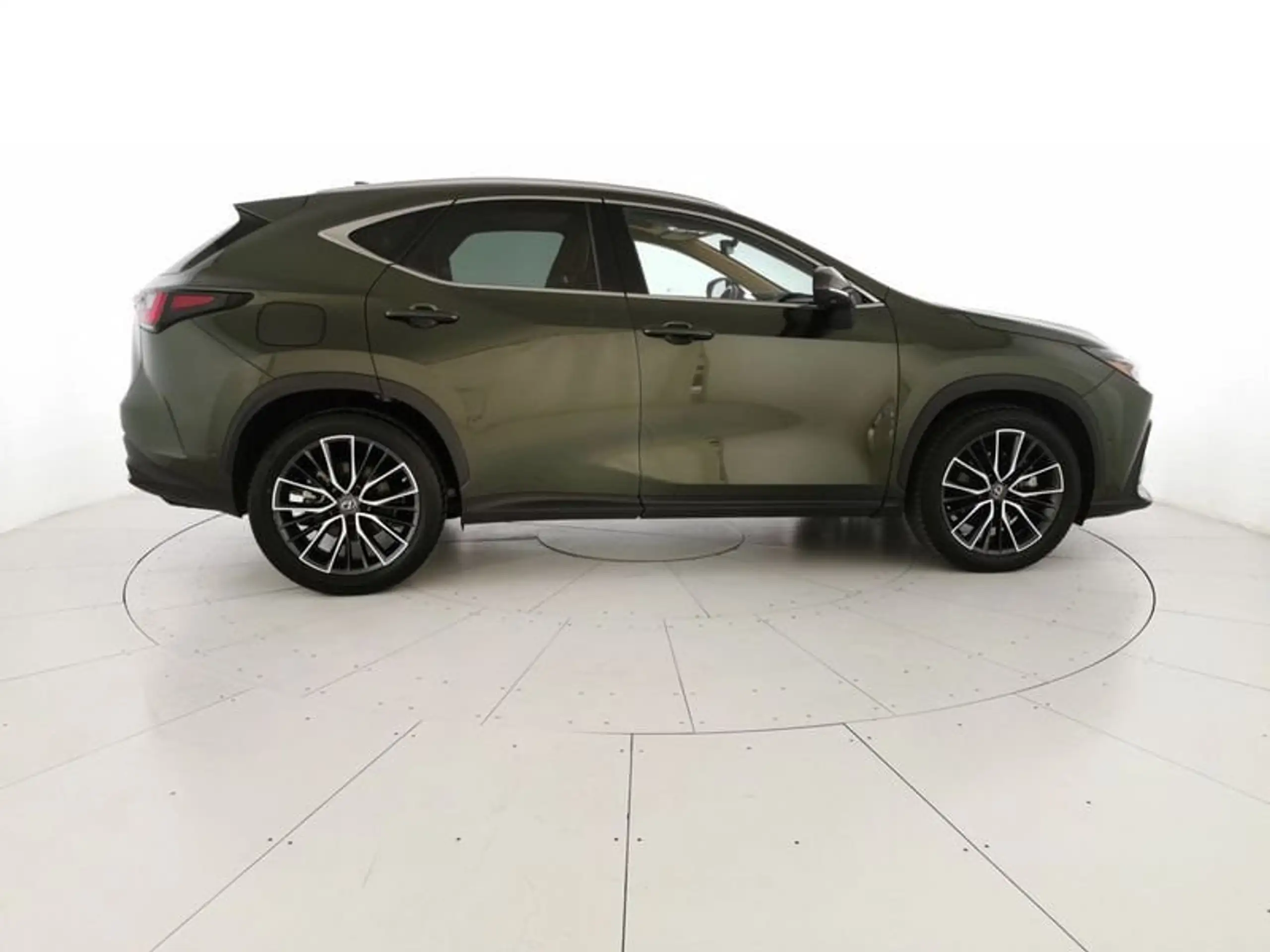 Lexus - NX 450h+