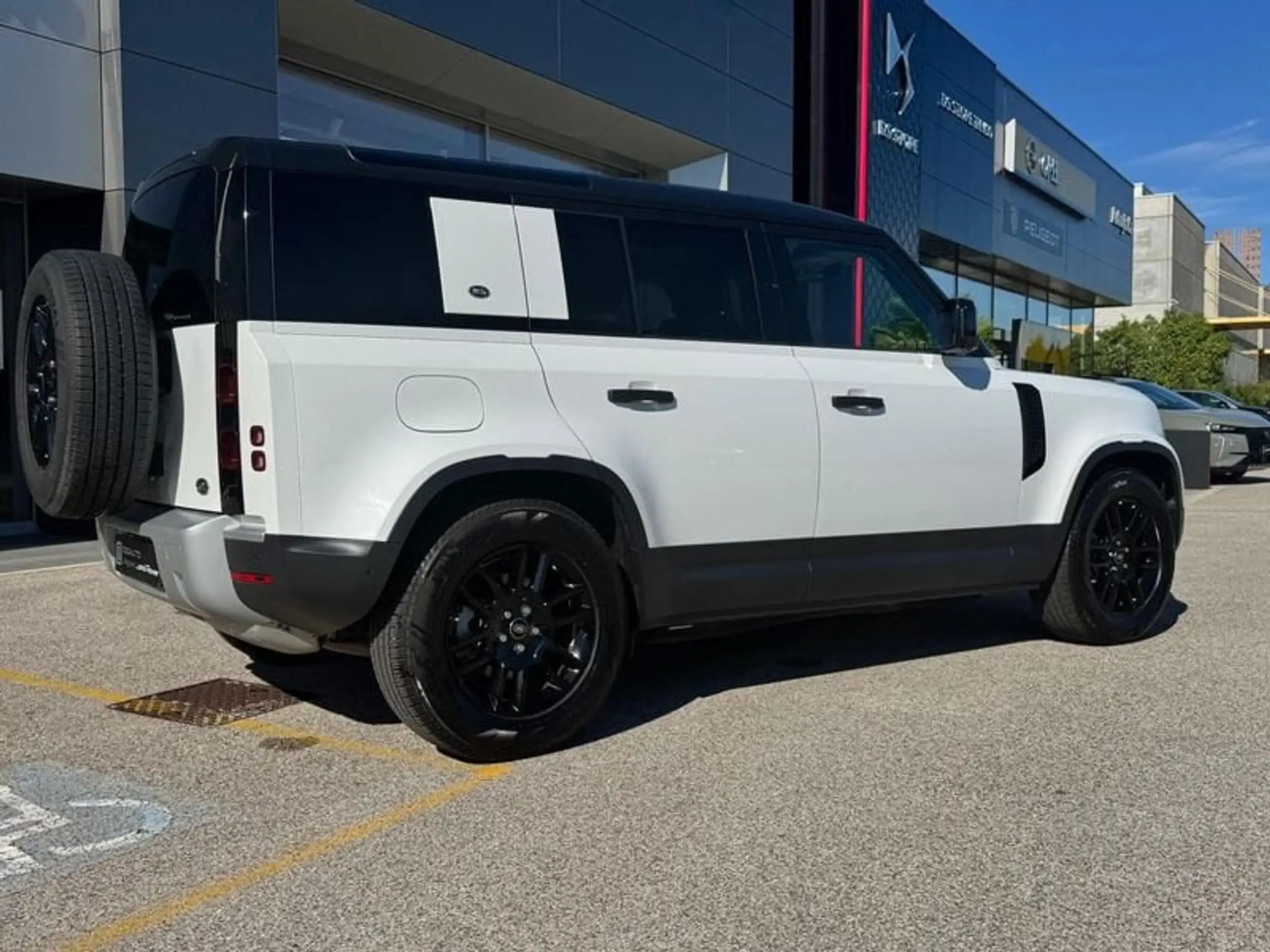 Land Rover - Defender