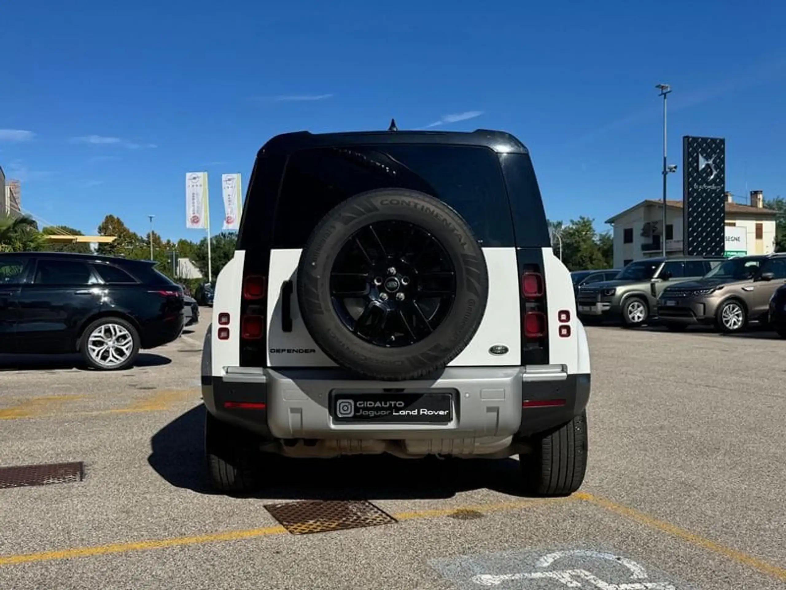 Land Rover - Defender