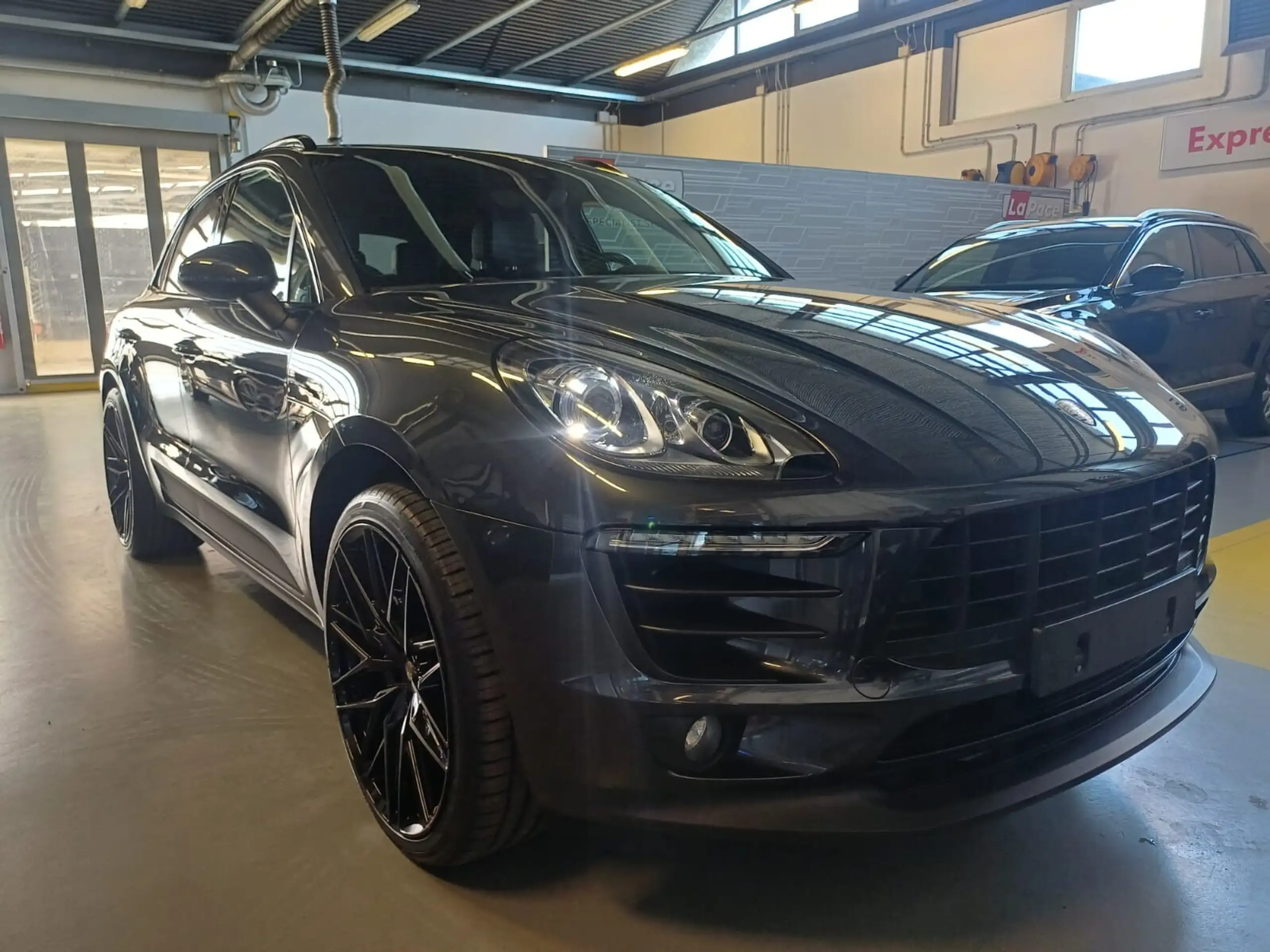 Porsche - Macan