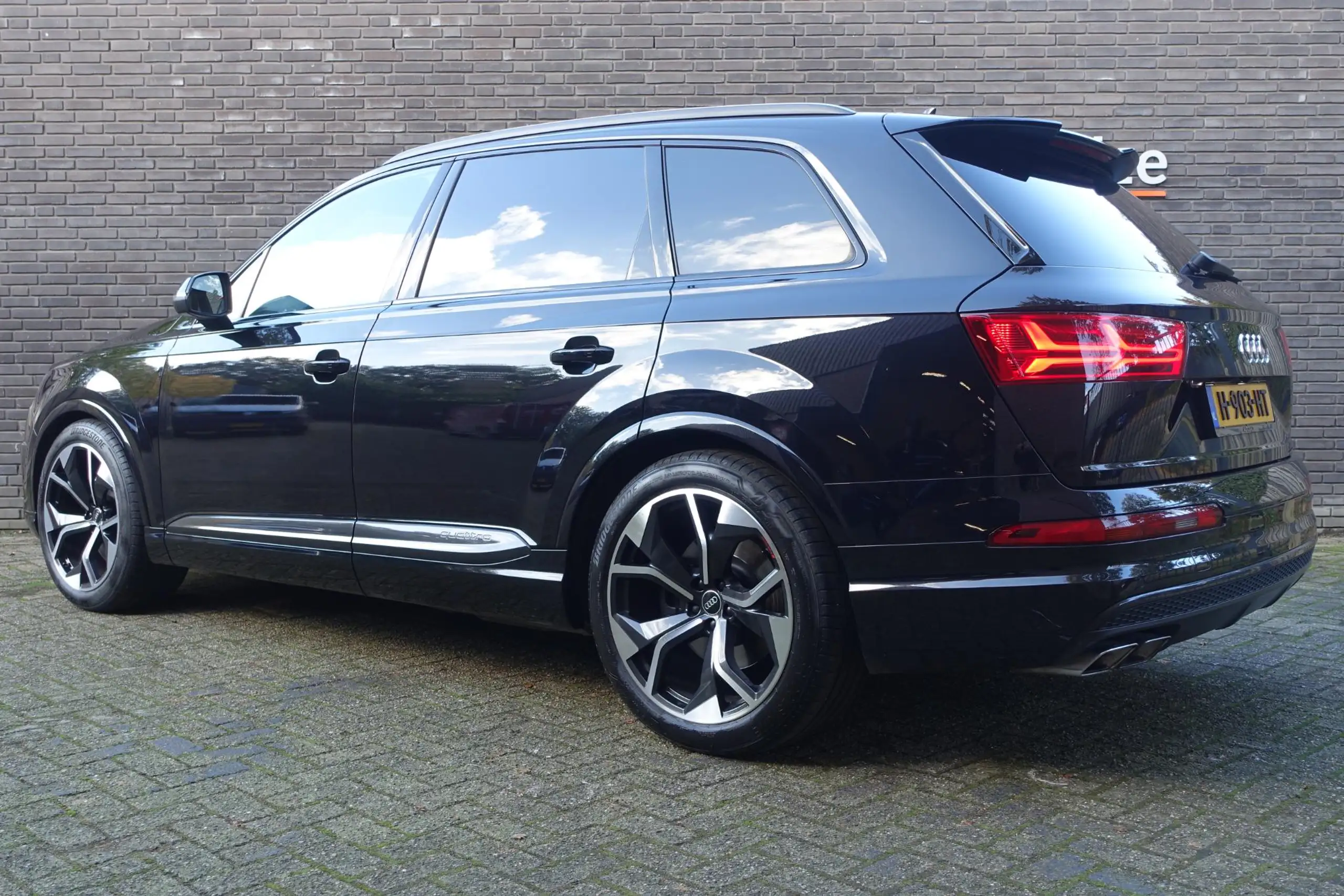 Audi - SQ7