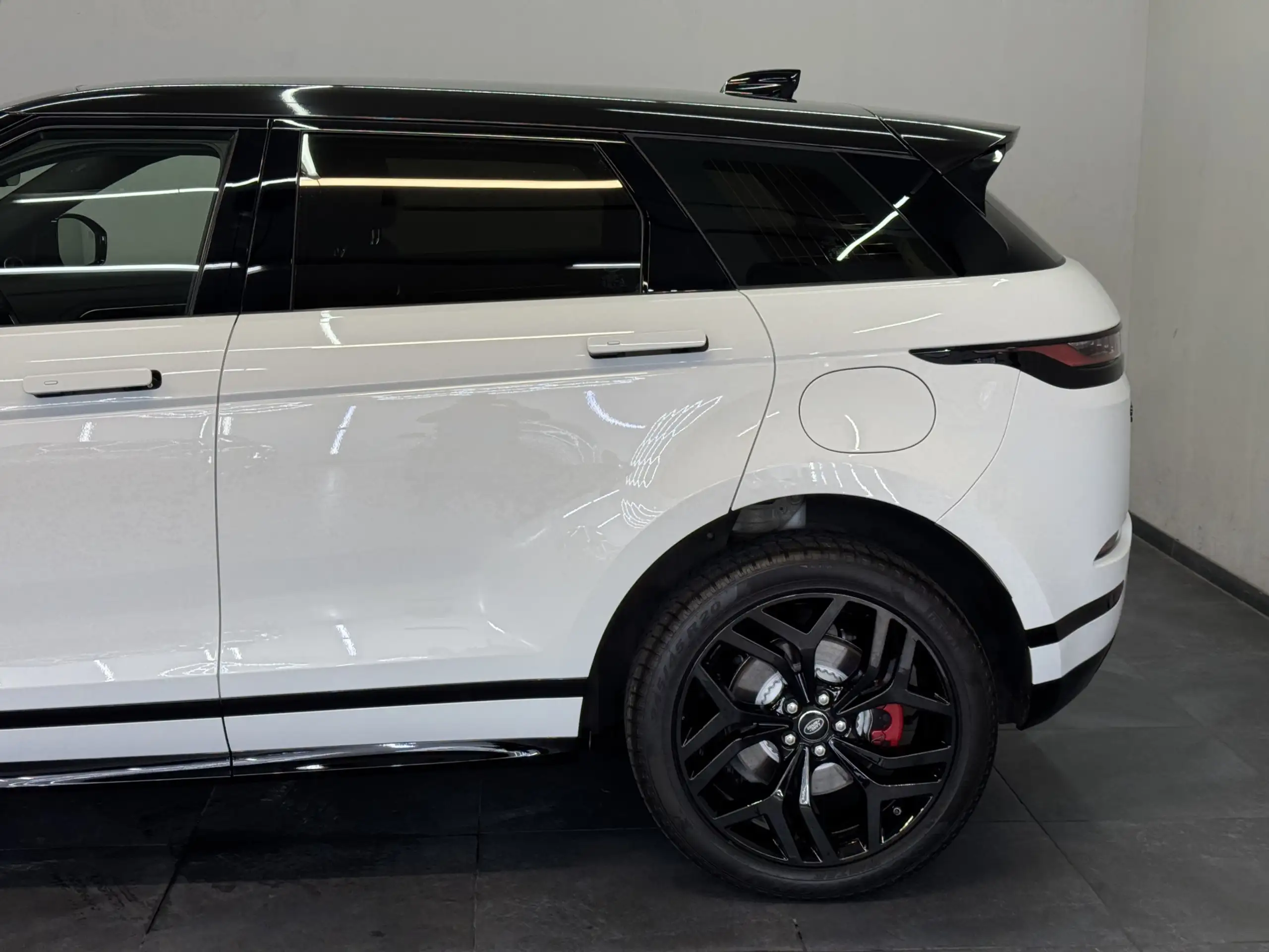 Land Rover - Range Rover Evoque