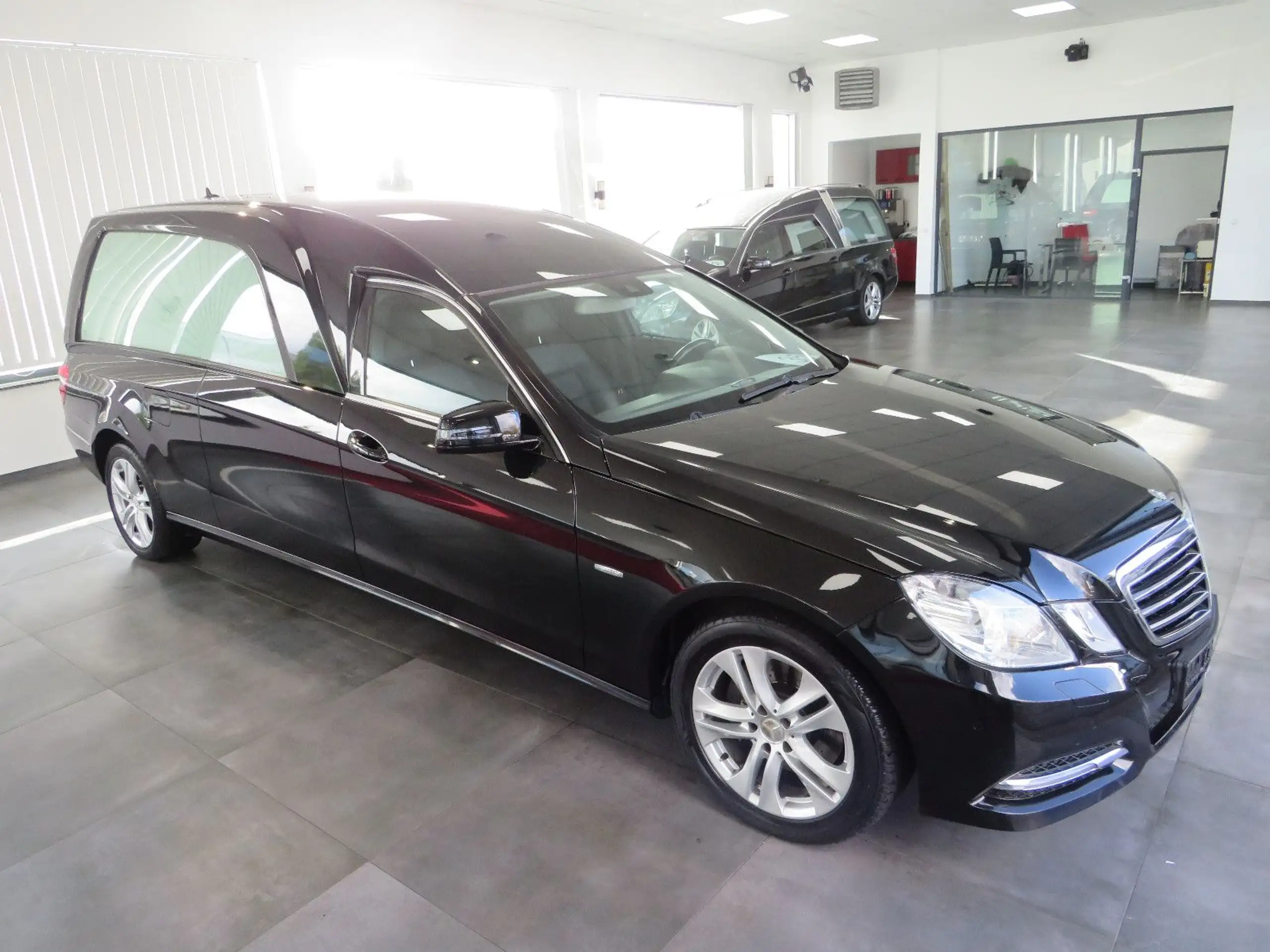 Mercedes-Benz - E 250