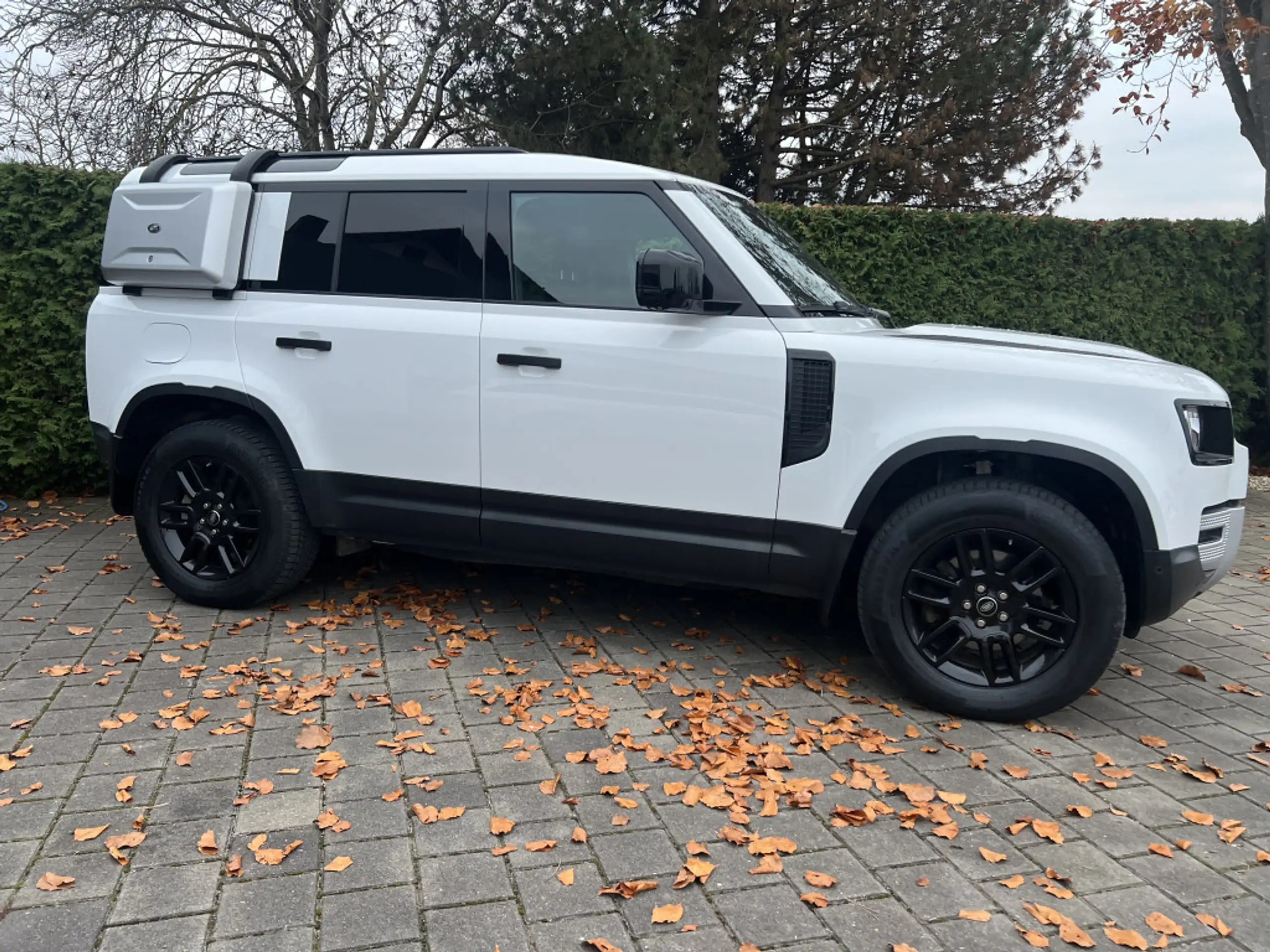 Land Rover - Defender