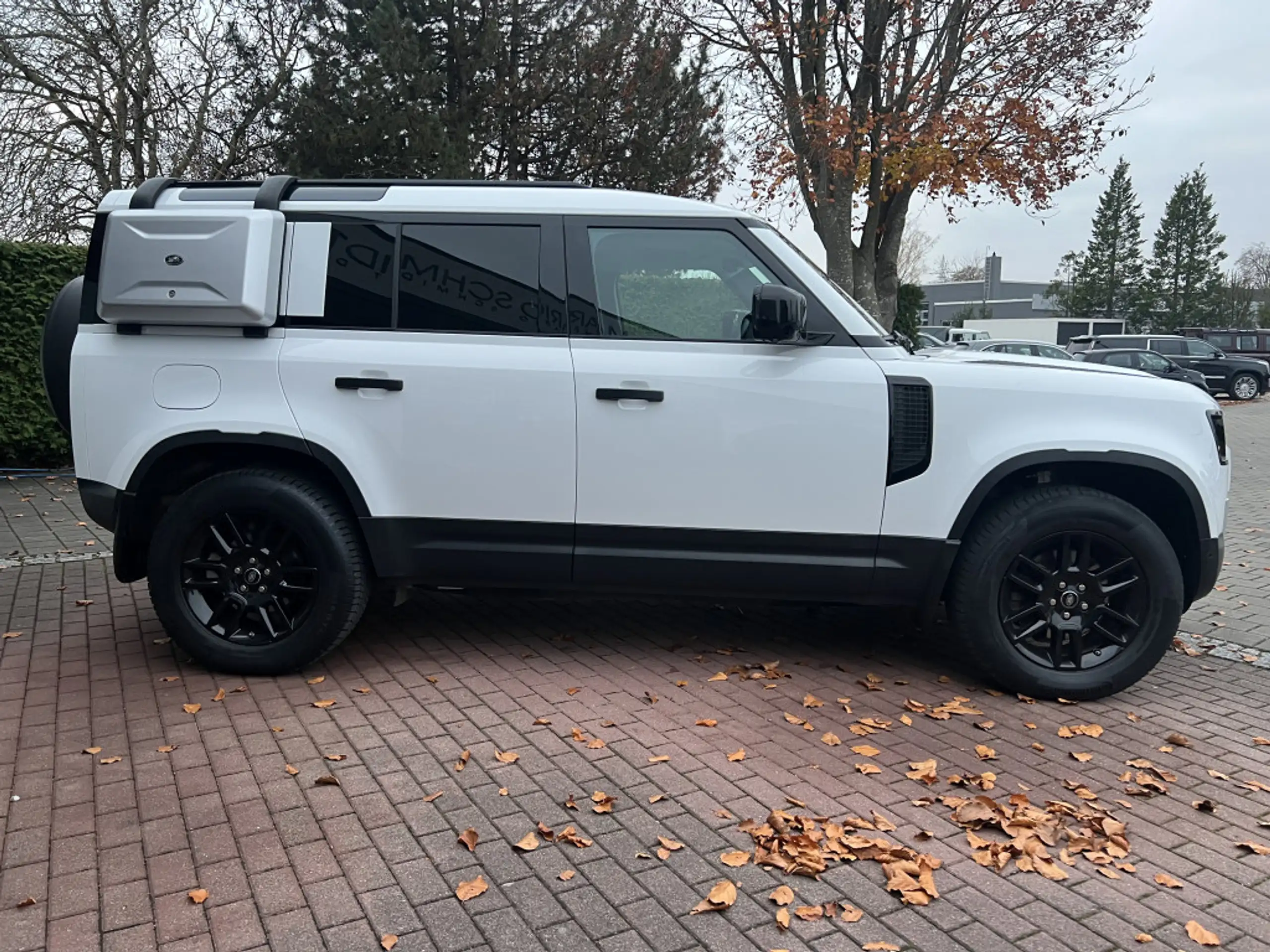 Land Rover - Defender