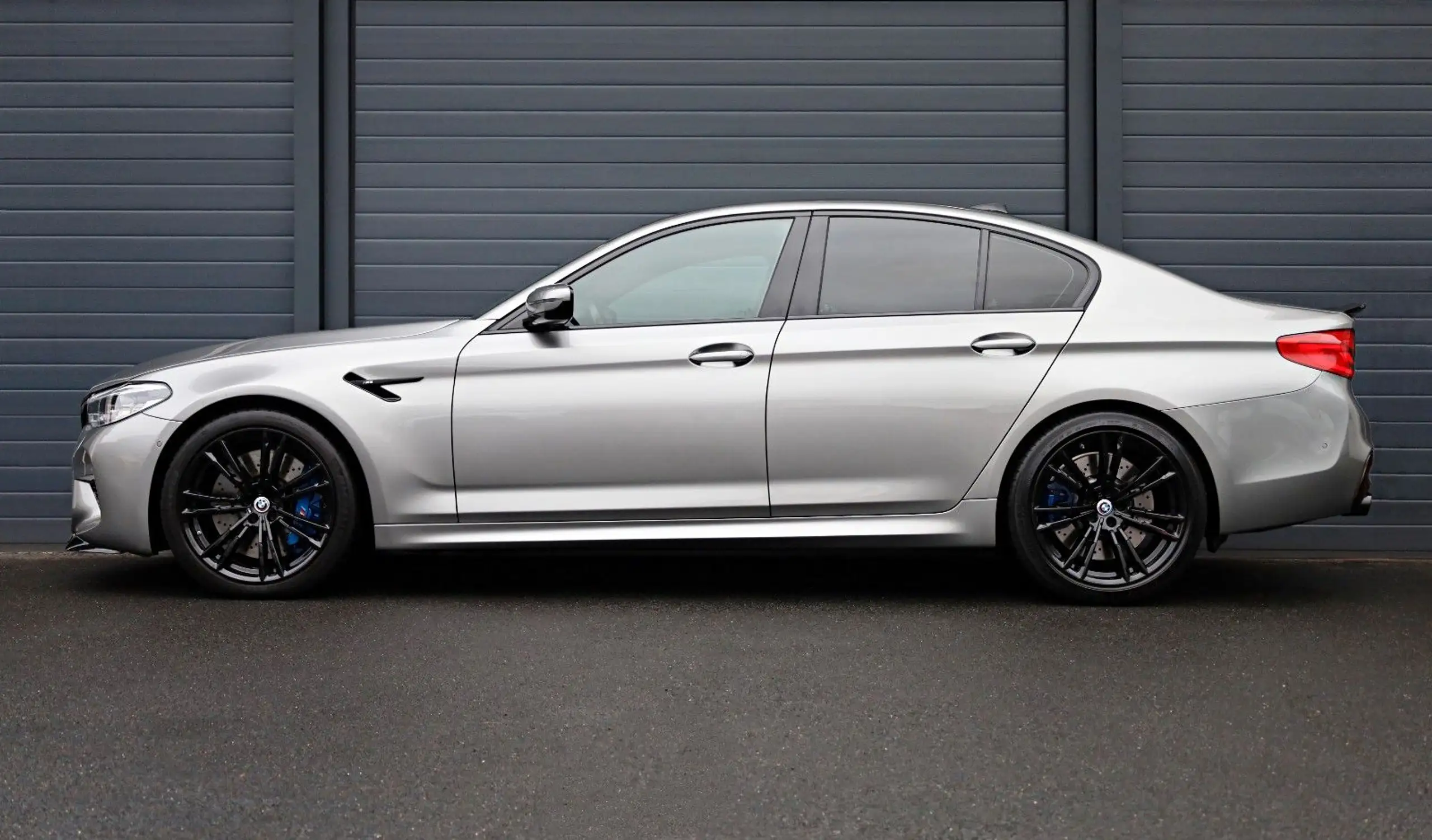 BMW - M5