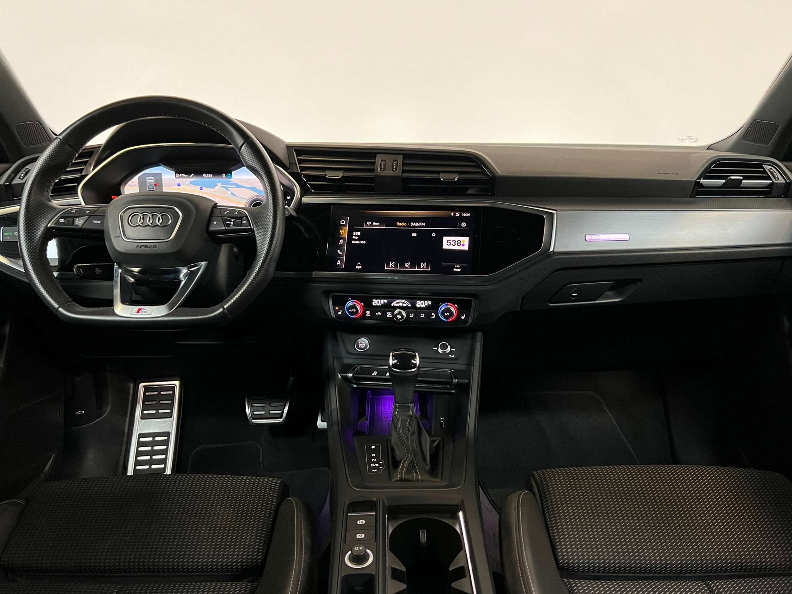 Audi - Q3