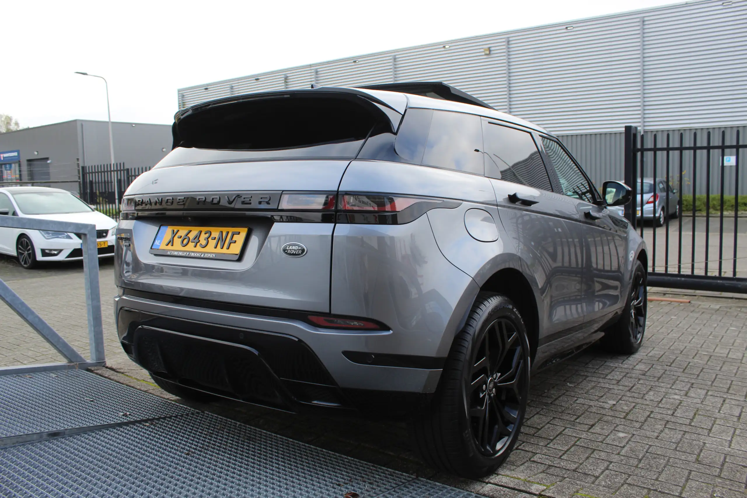 Land Rover - Range Rover Evoque