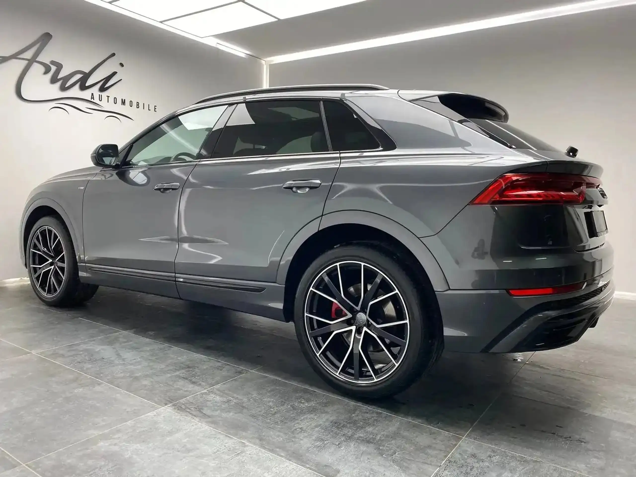 Audi - Q8