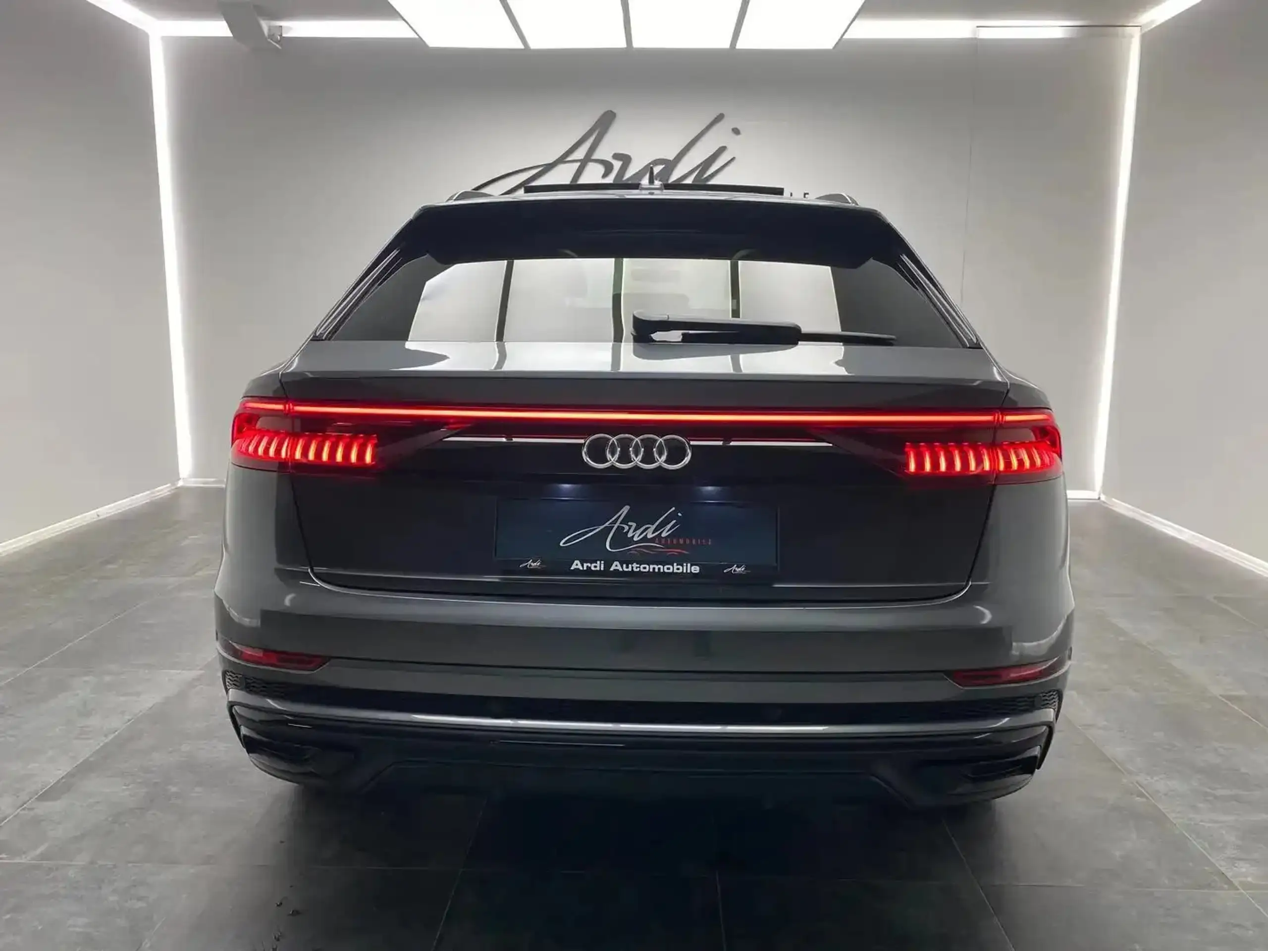 Audi - Q8