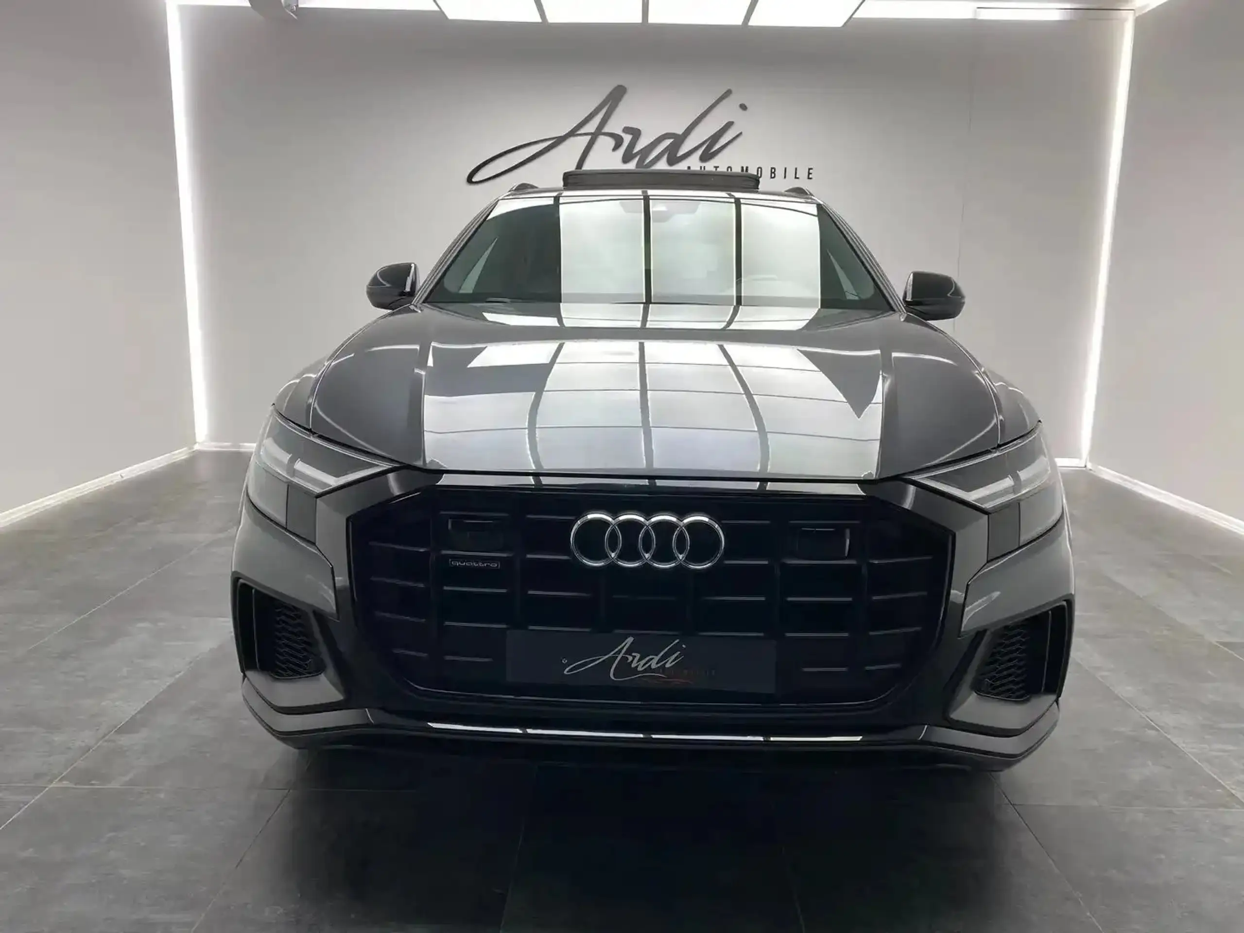 Audi - Q8