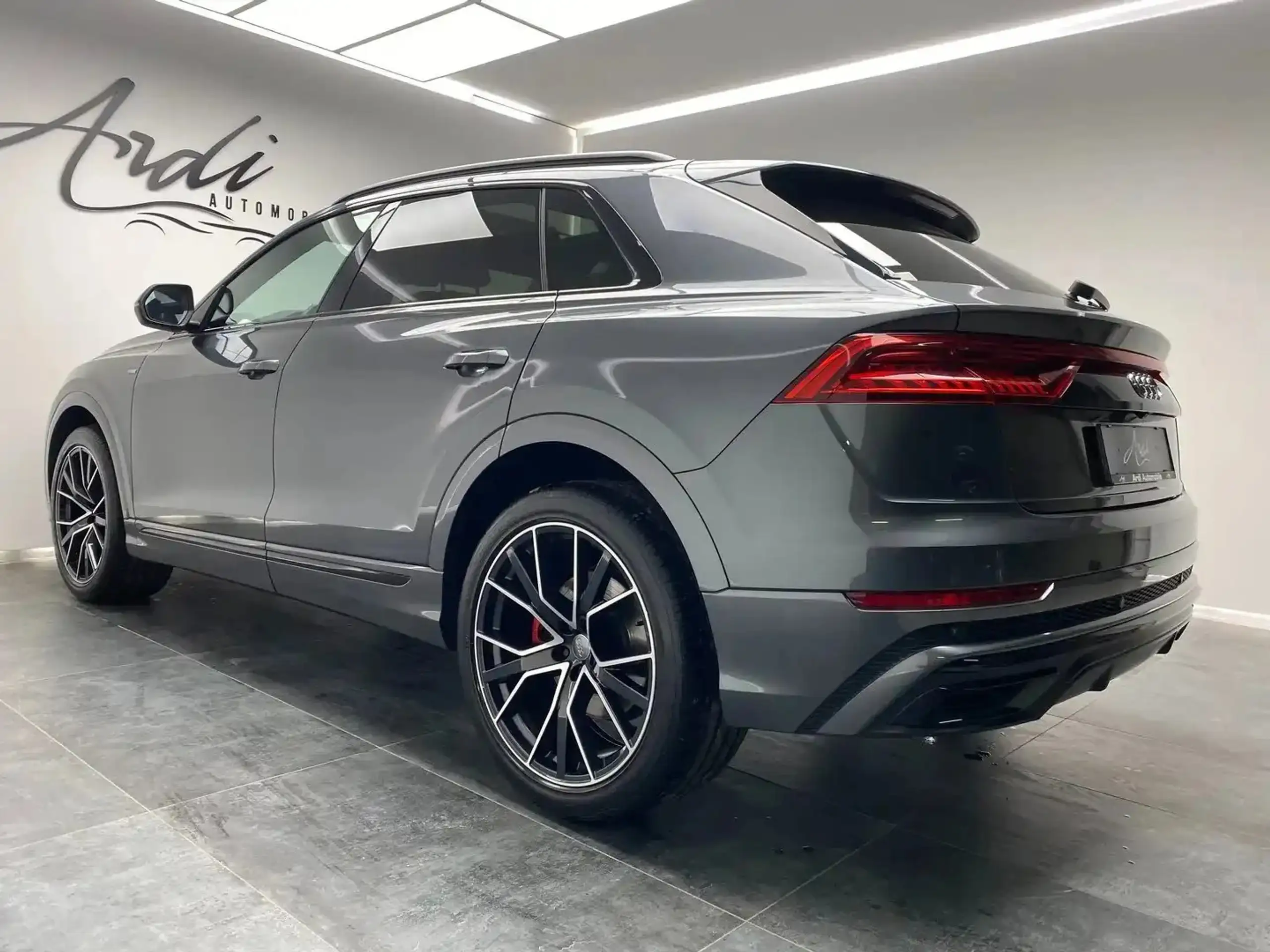 Audi - Q8