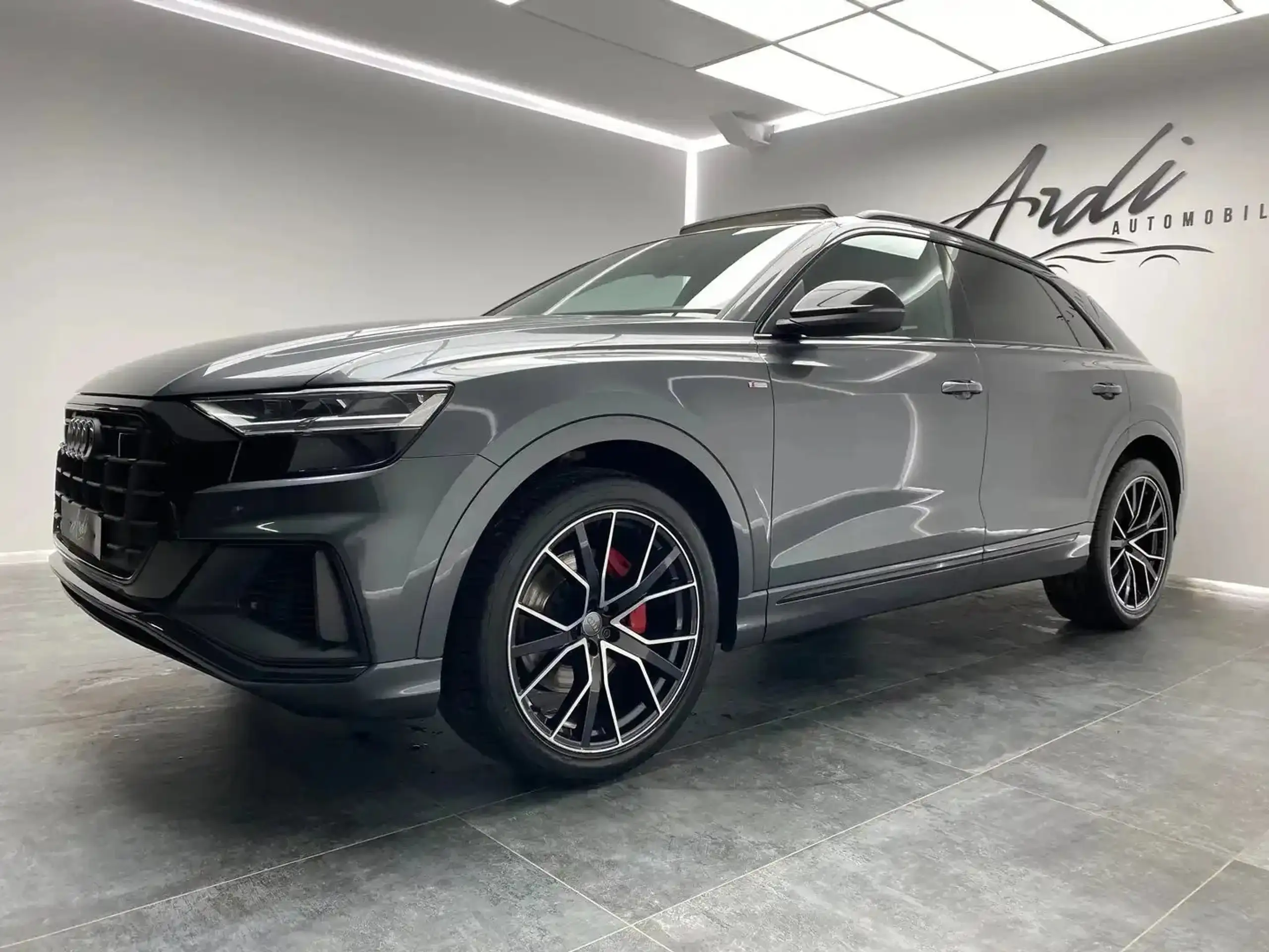 Audi - Q8