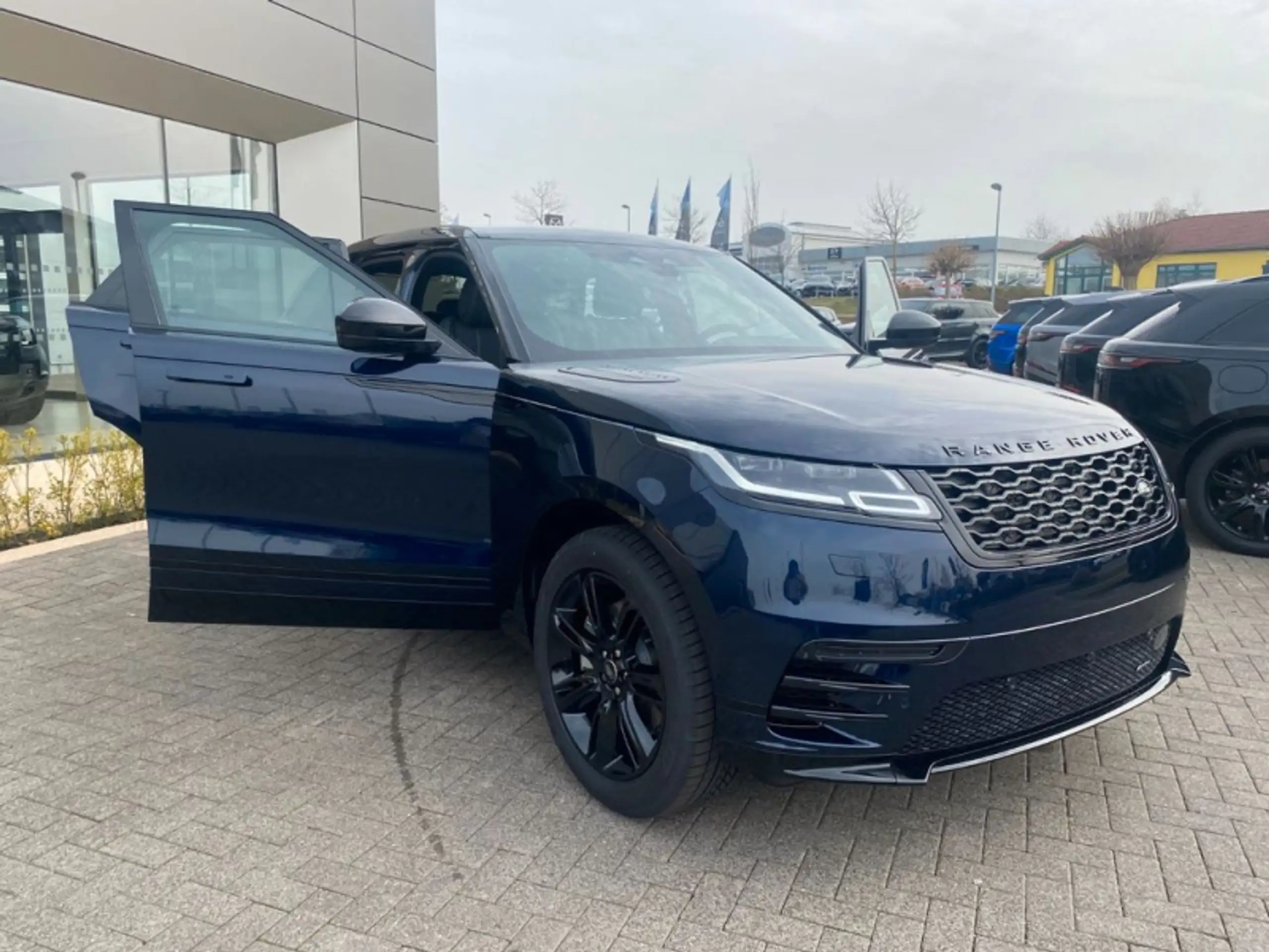 Land Rover - Range Rover Velar