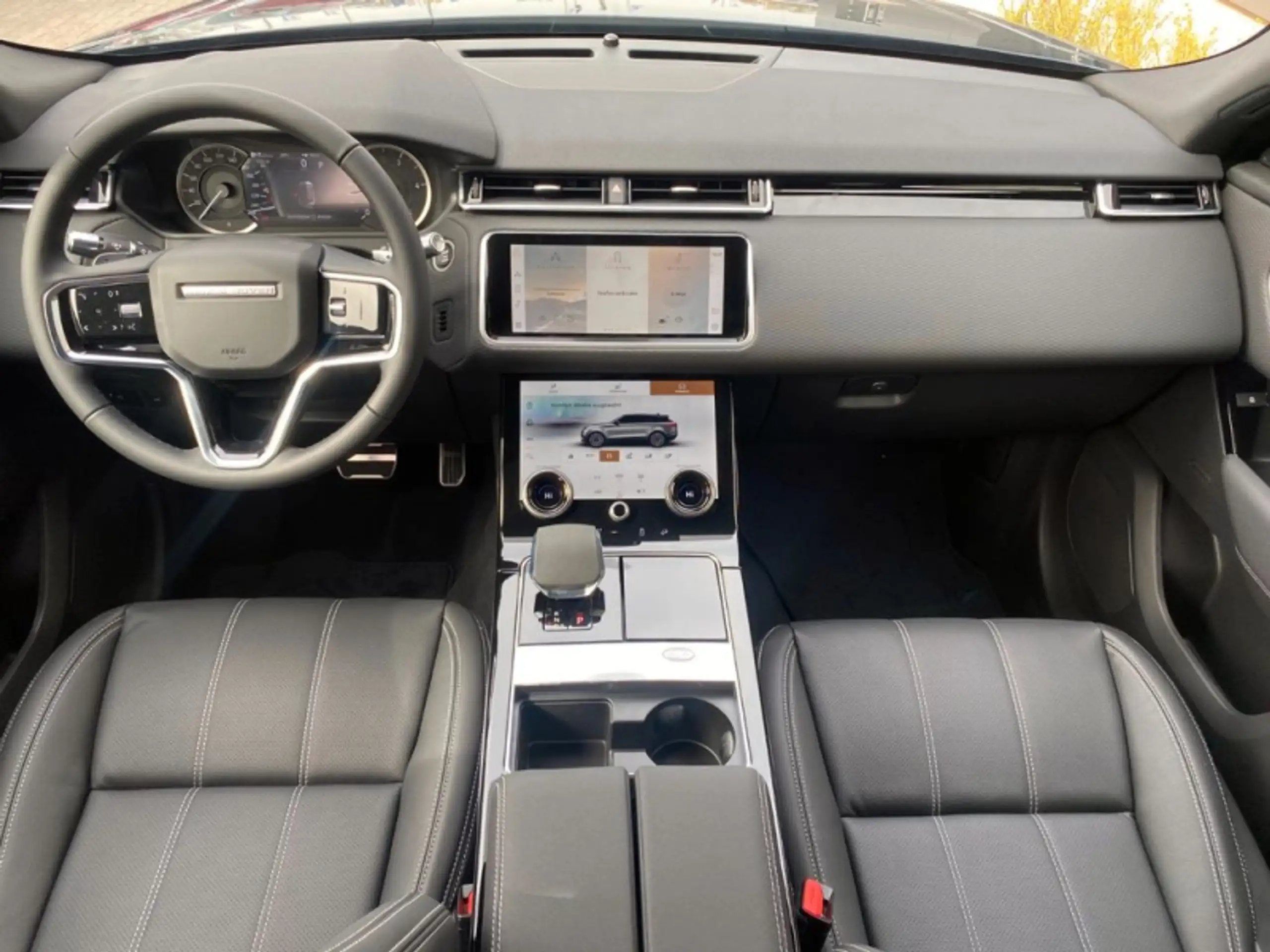 Land Rover - Range Rover Velar