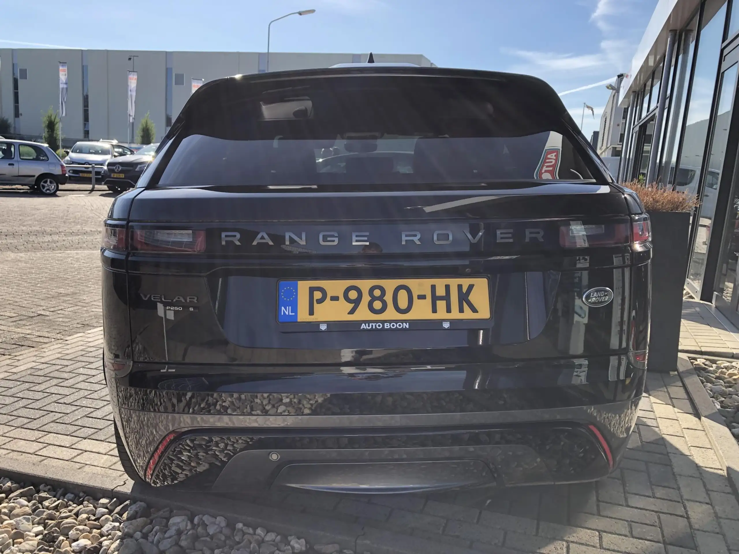 Land Rover - Range Rover Velar