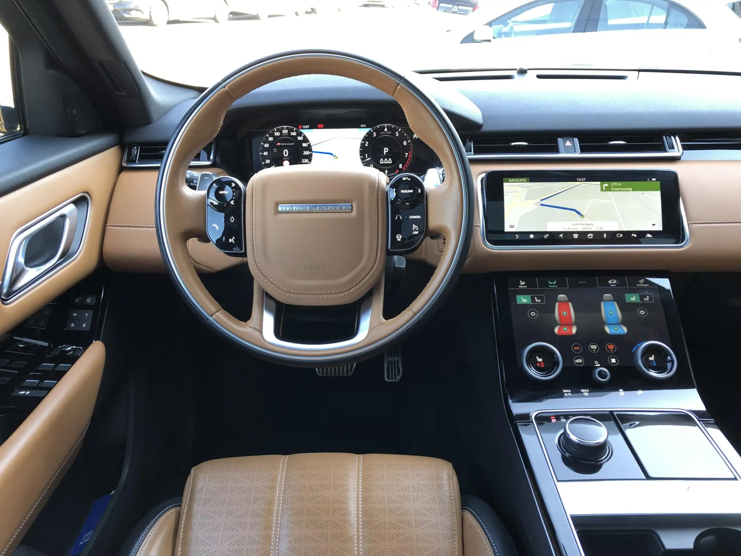 Land Rover - Range Rover Velar