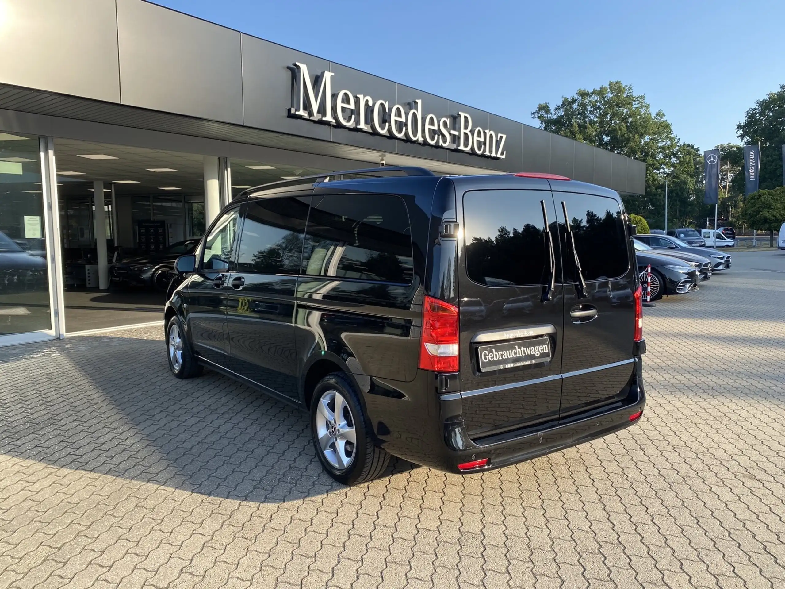 Mercedes-Benz - Vito