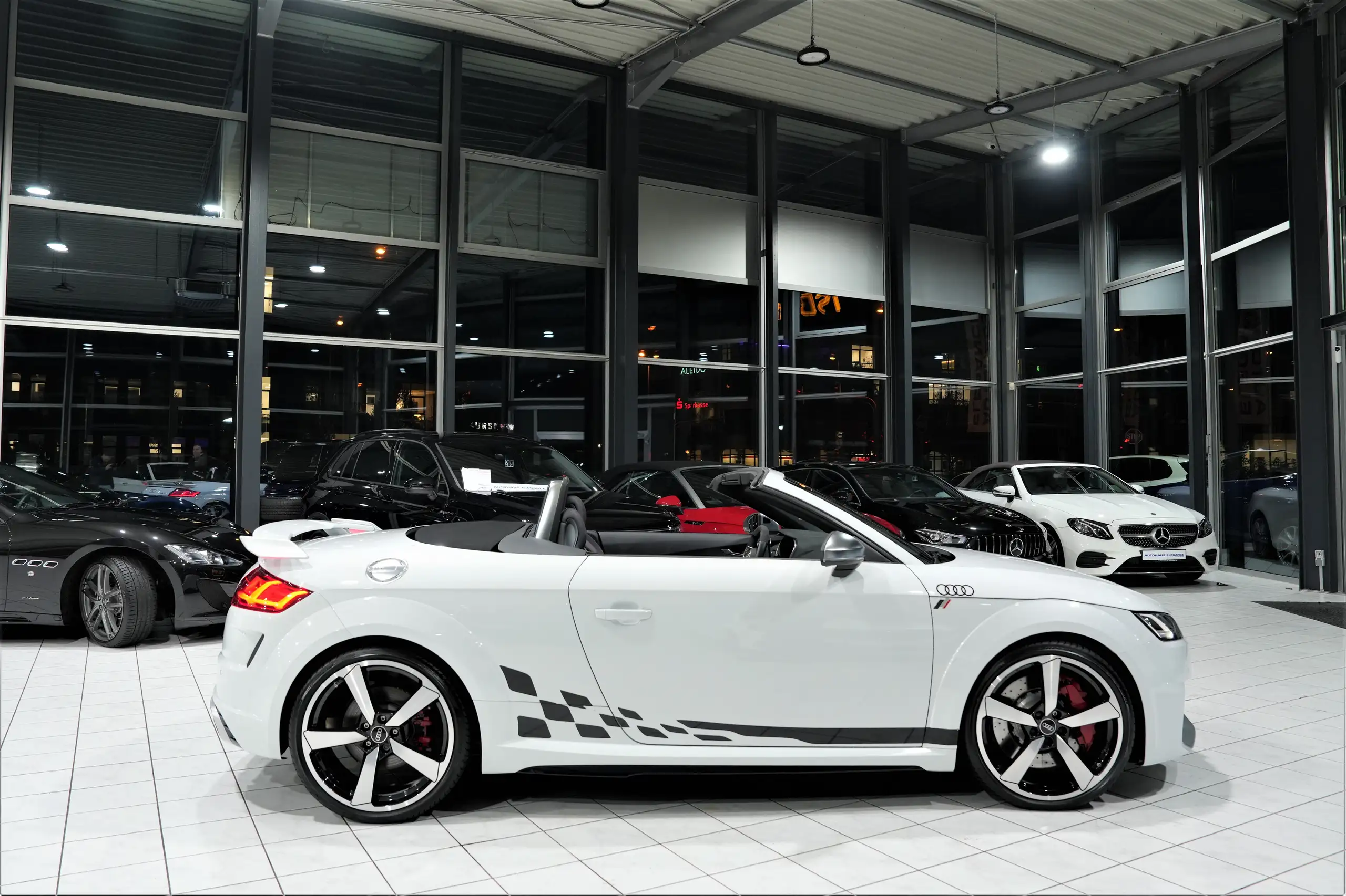 Audi - TT RS