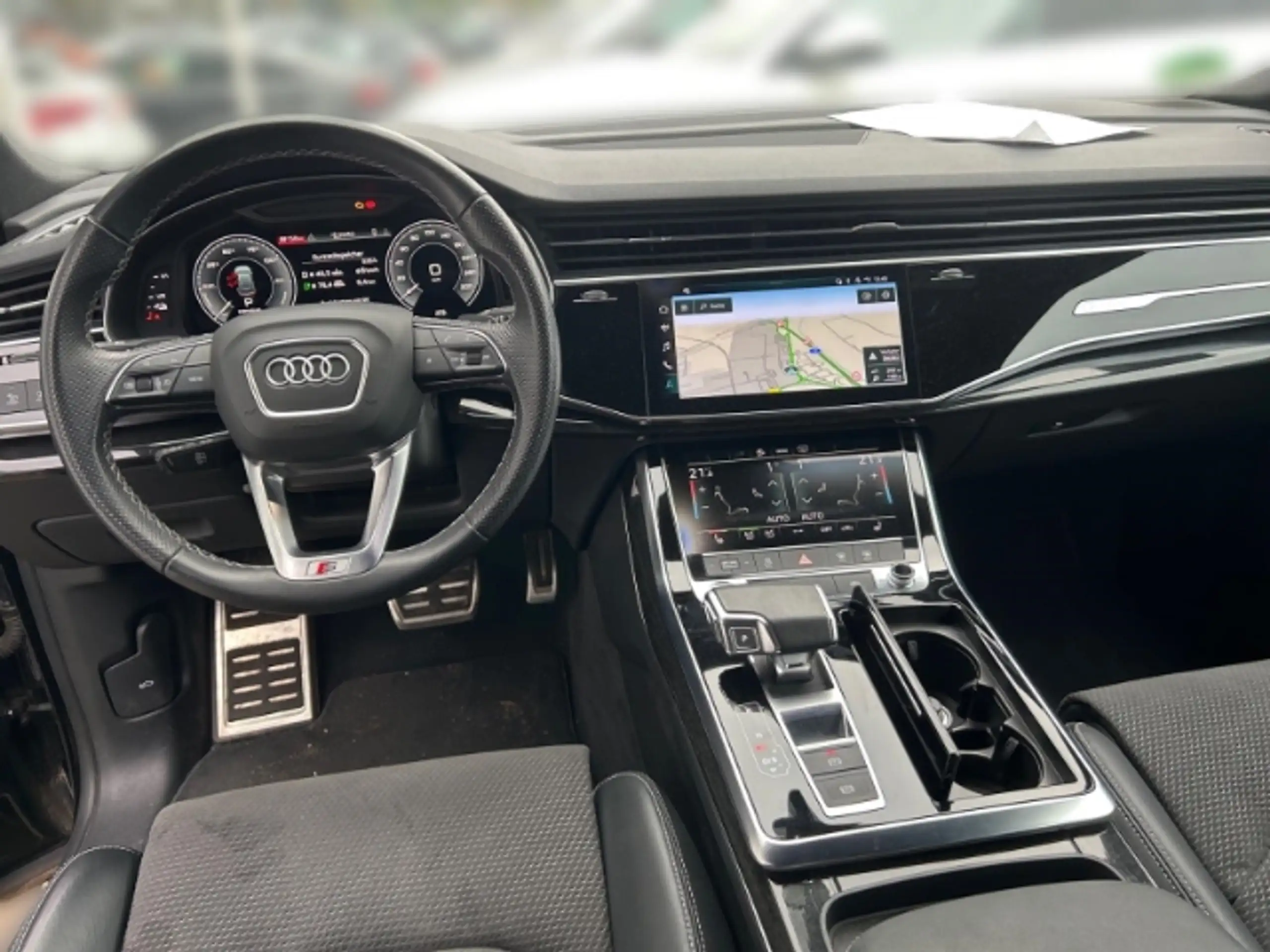 Audi - Q8