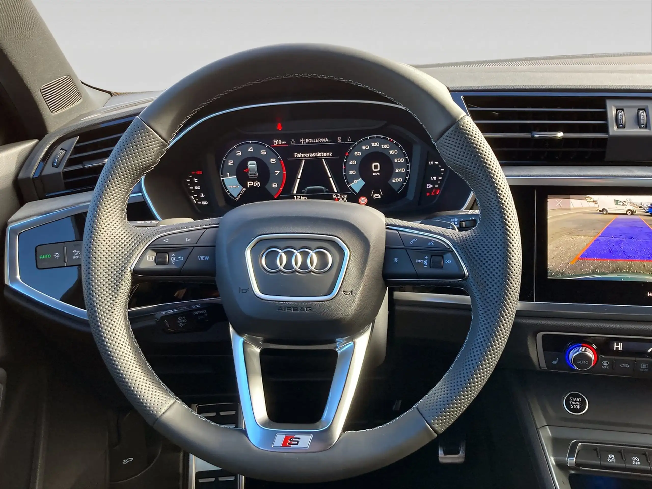 Audi - Q3