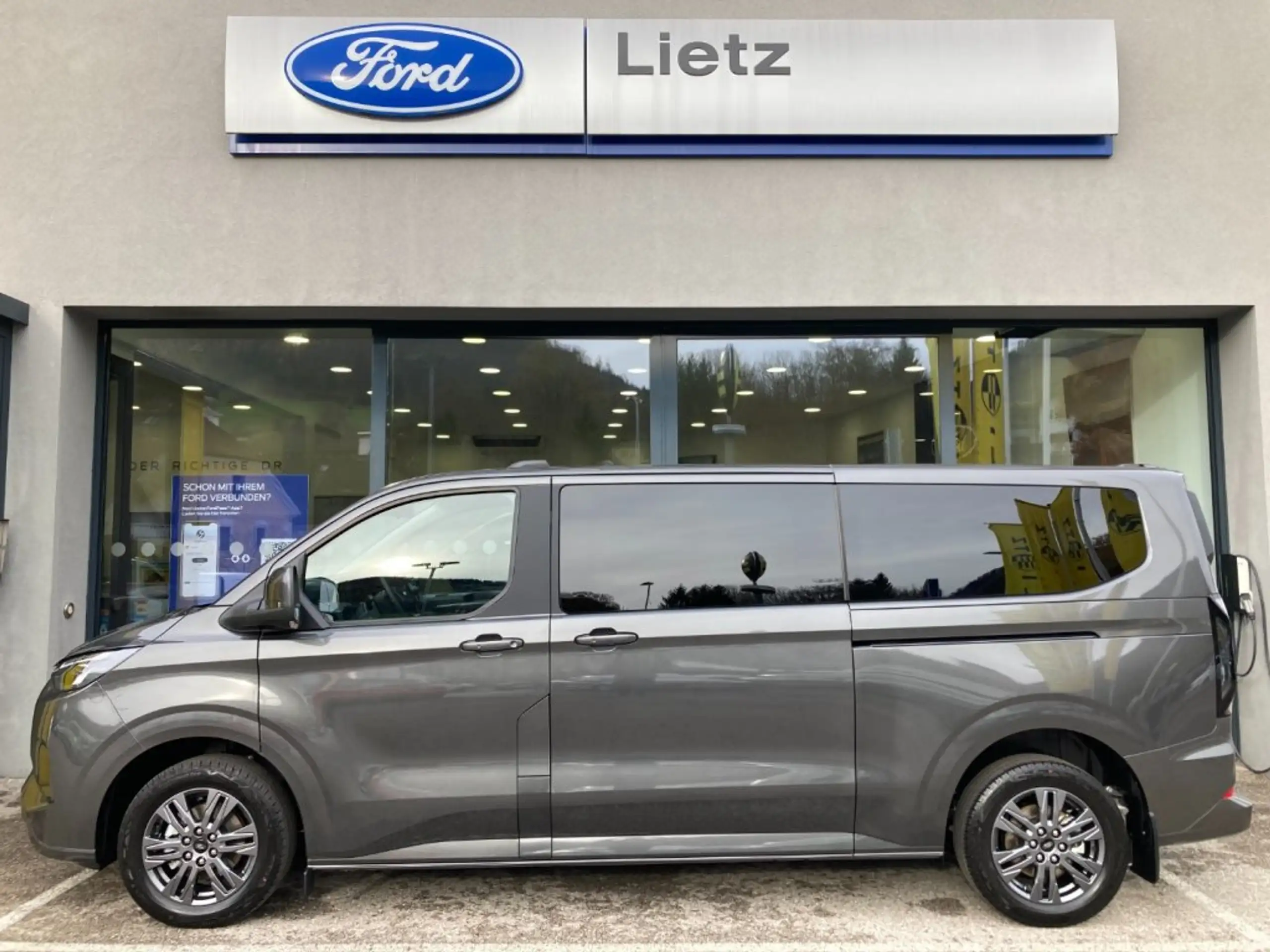 Ford Tourneo Custom 2023