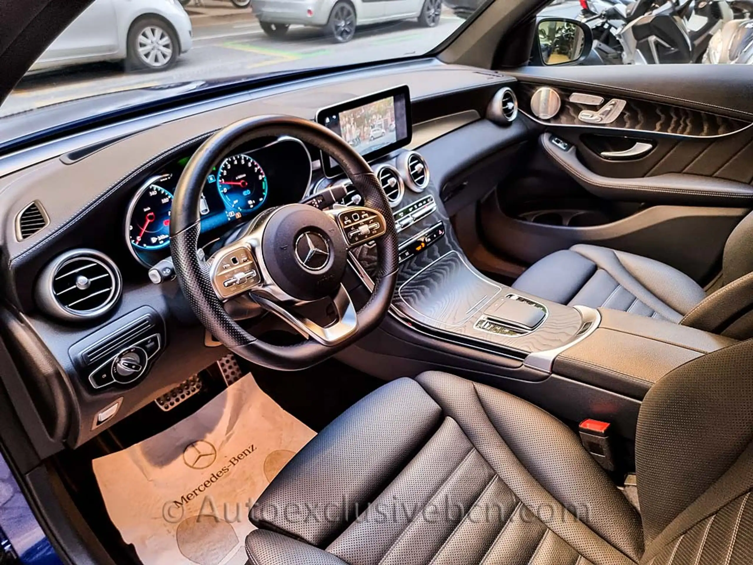 Mercedes-Benz - GLC 300