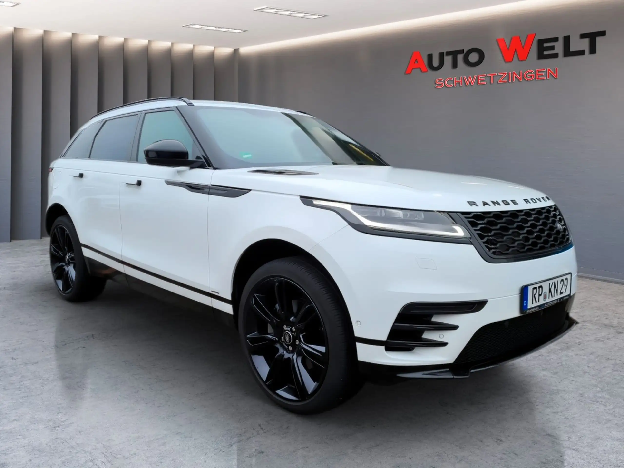 Land Rover - Range Rover Velar