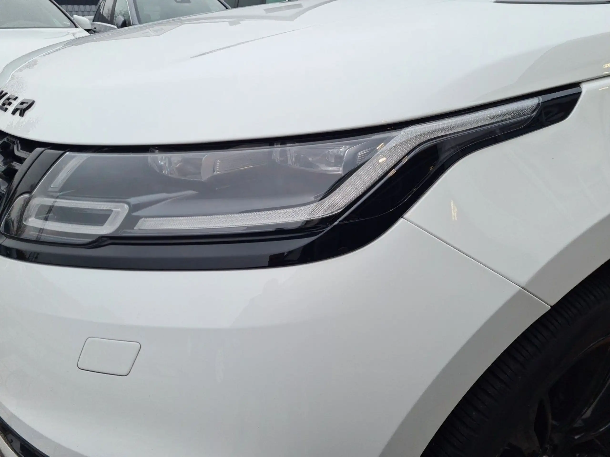 Land Rover - Range Rover Velar