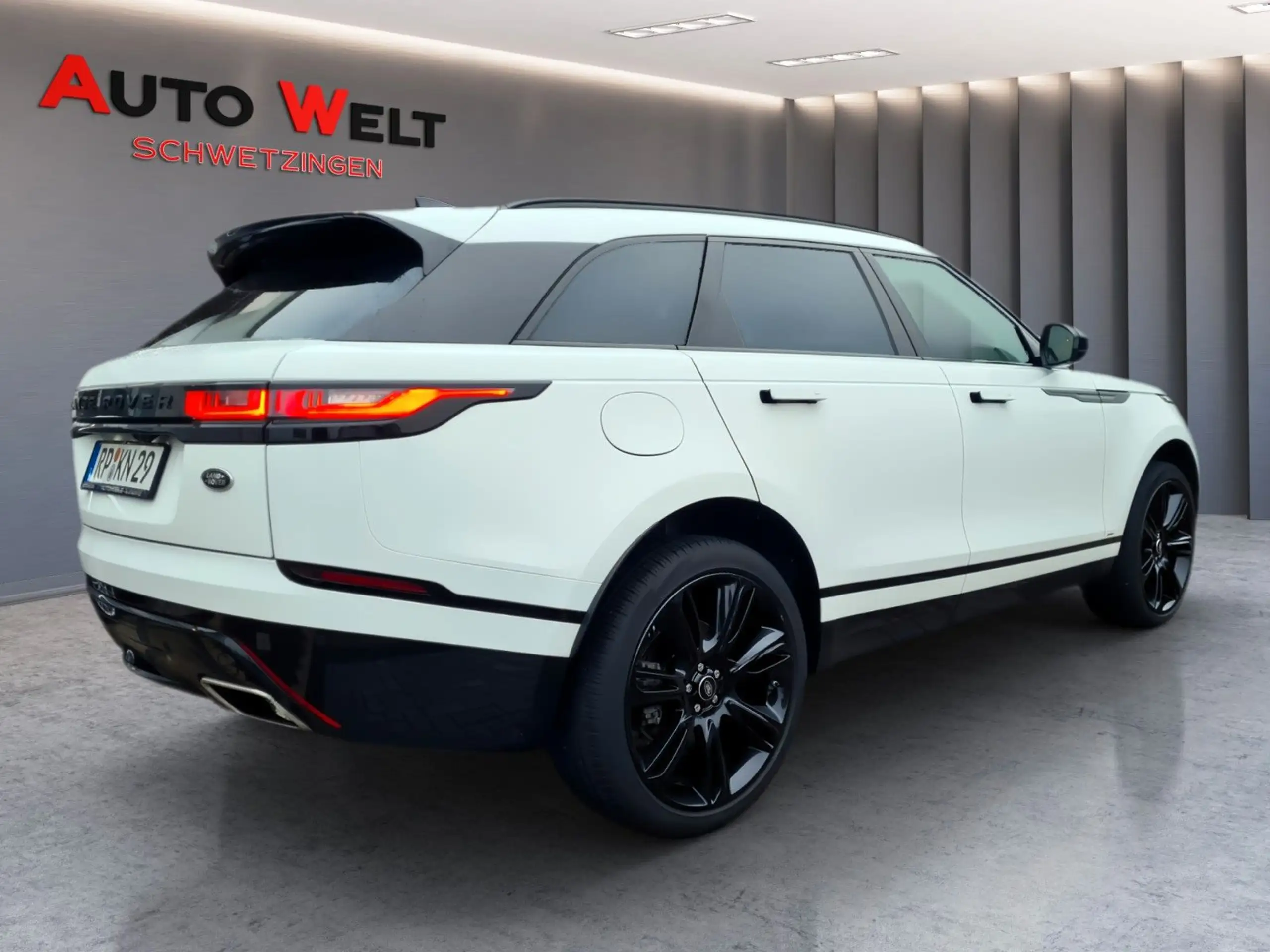 Land Rover - Range Rover Velar