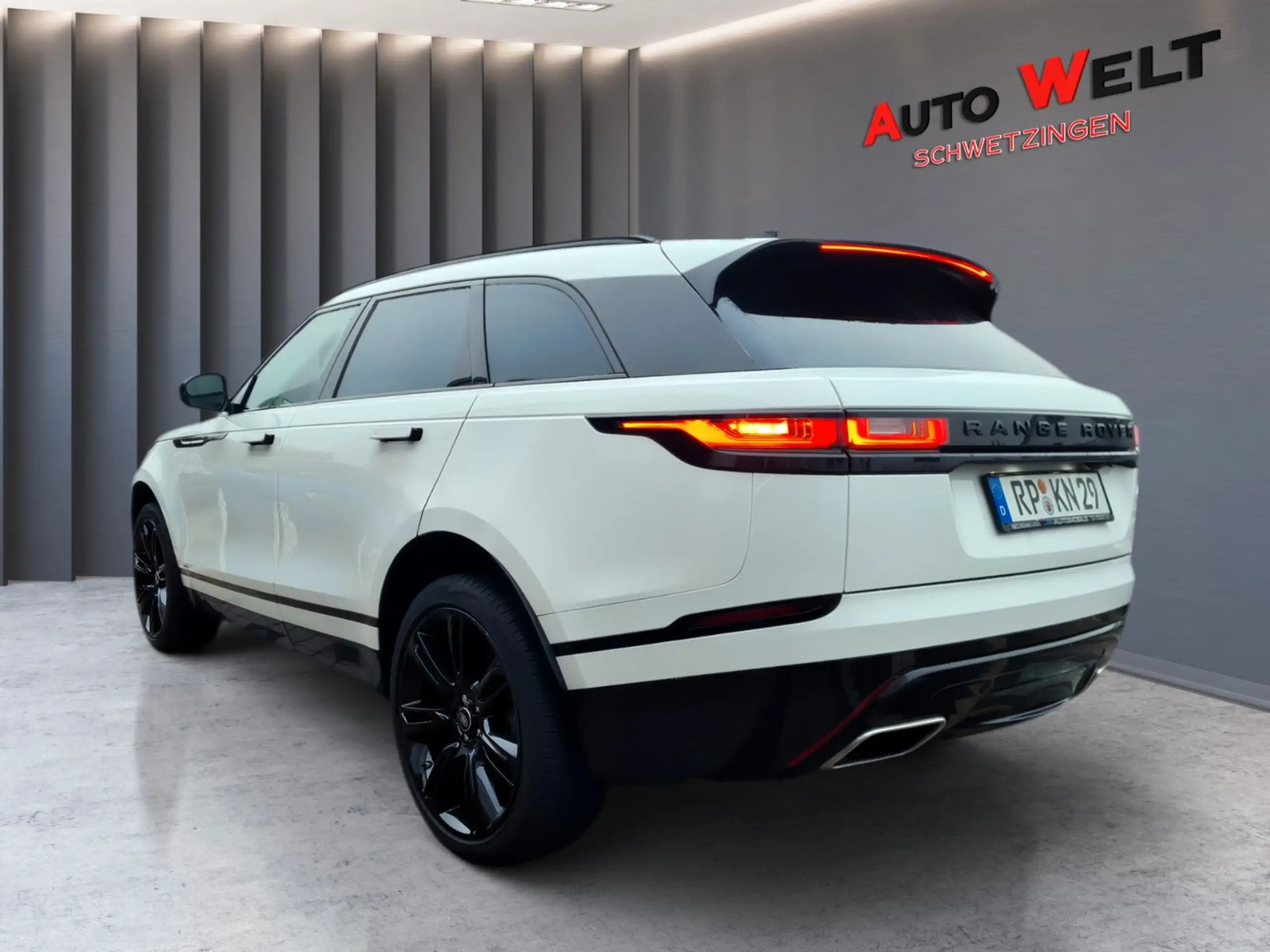 Land Rover - Range Rover Velar