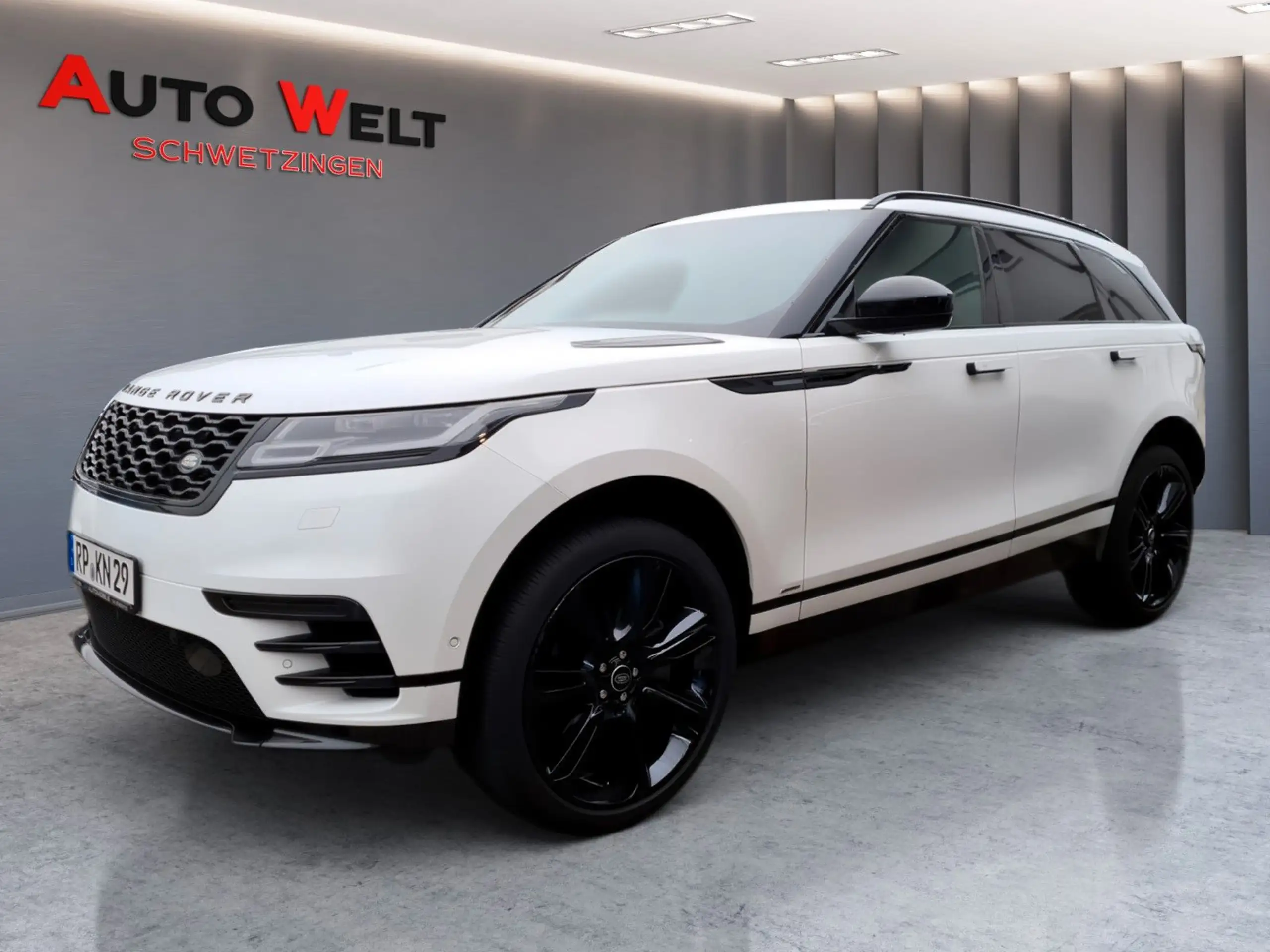 Land Rover - Range Rover Velar