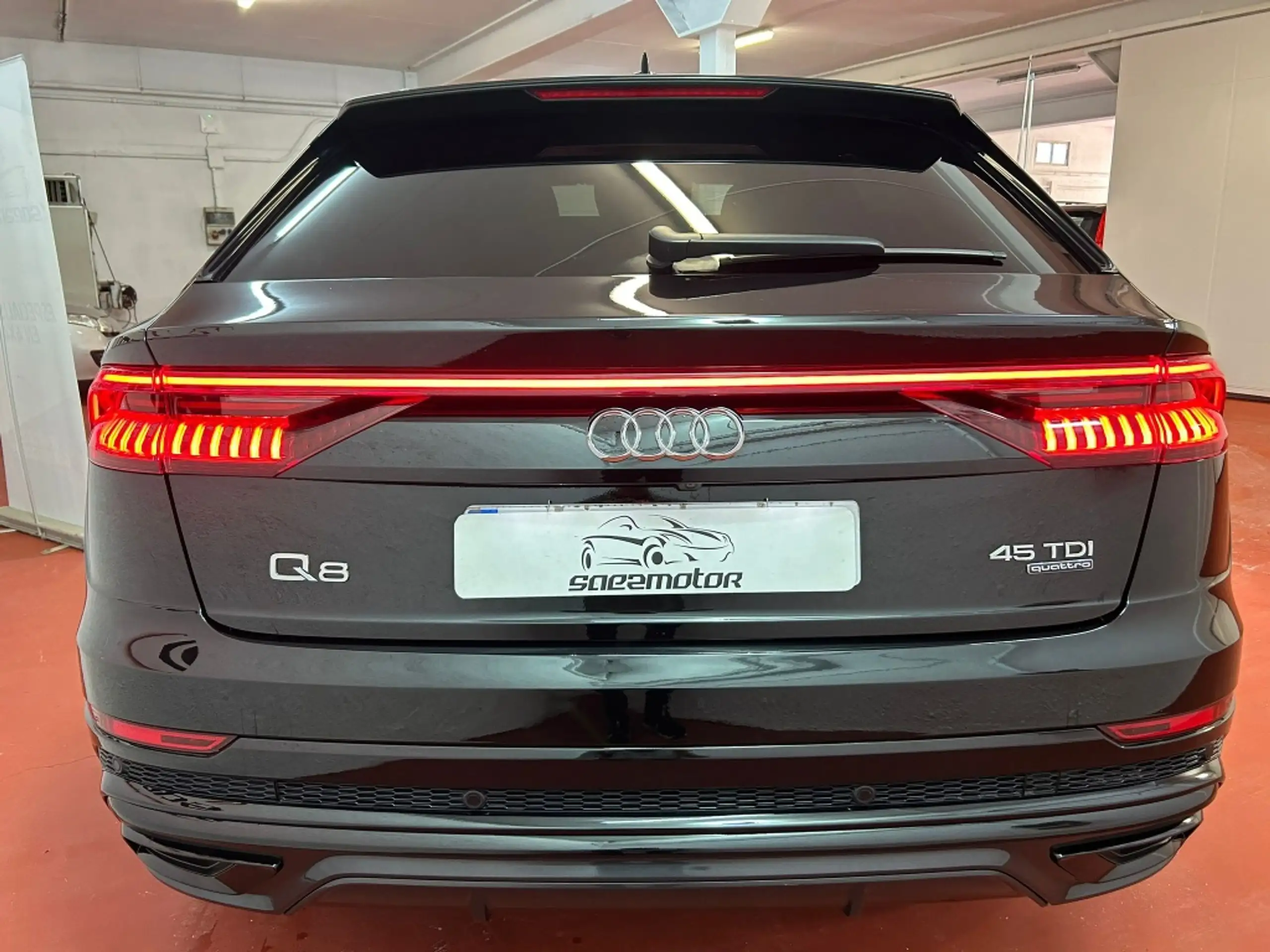 Audi - Q8