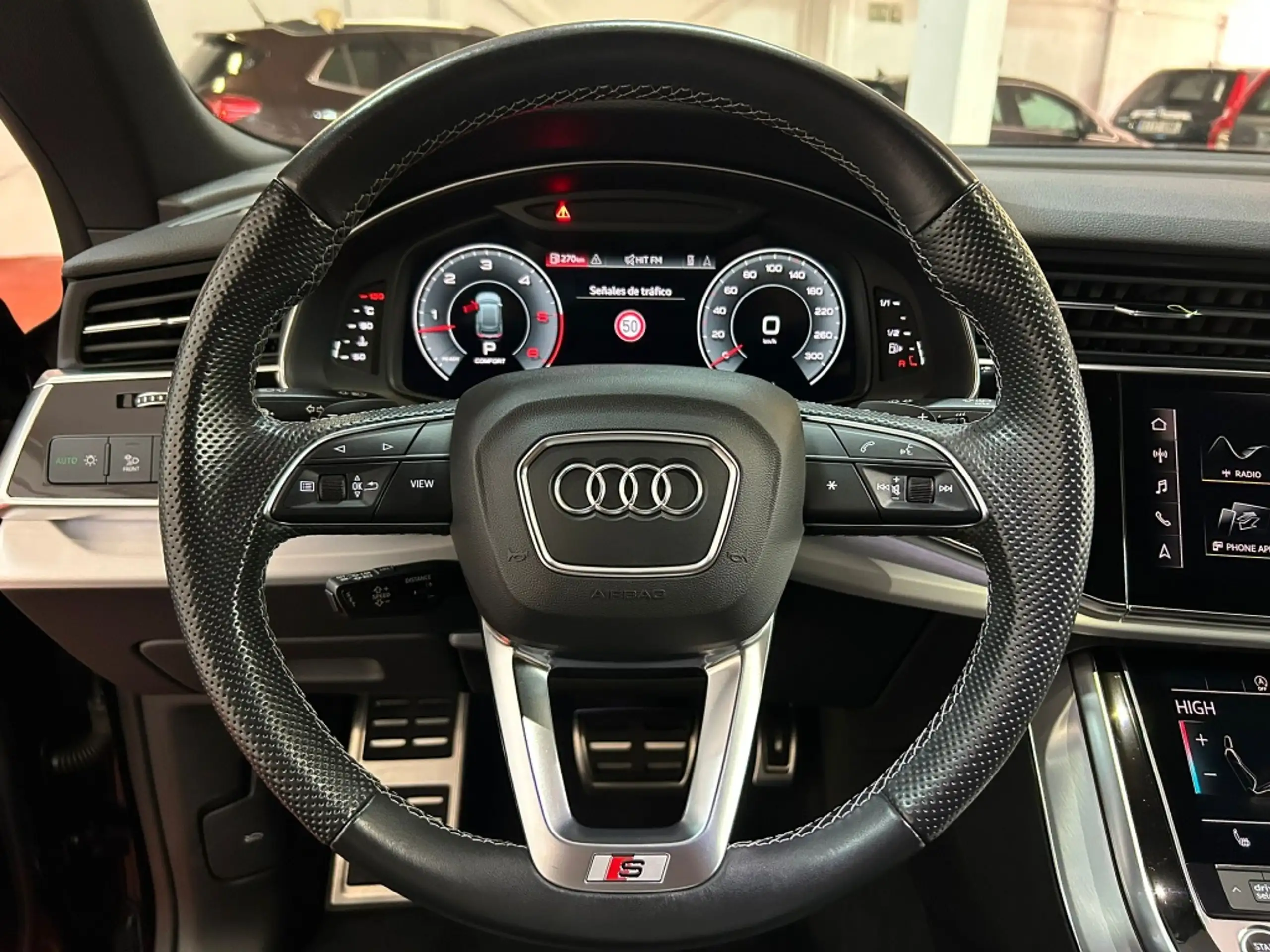 Audi - Q8