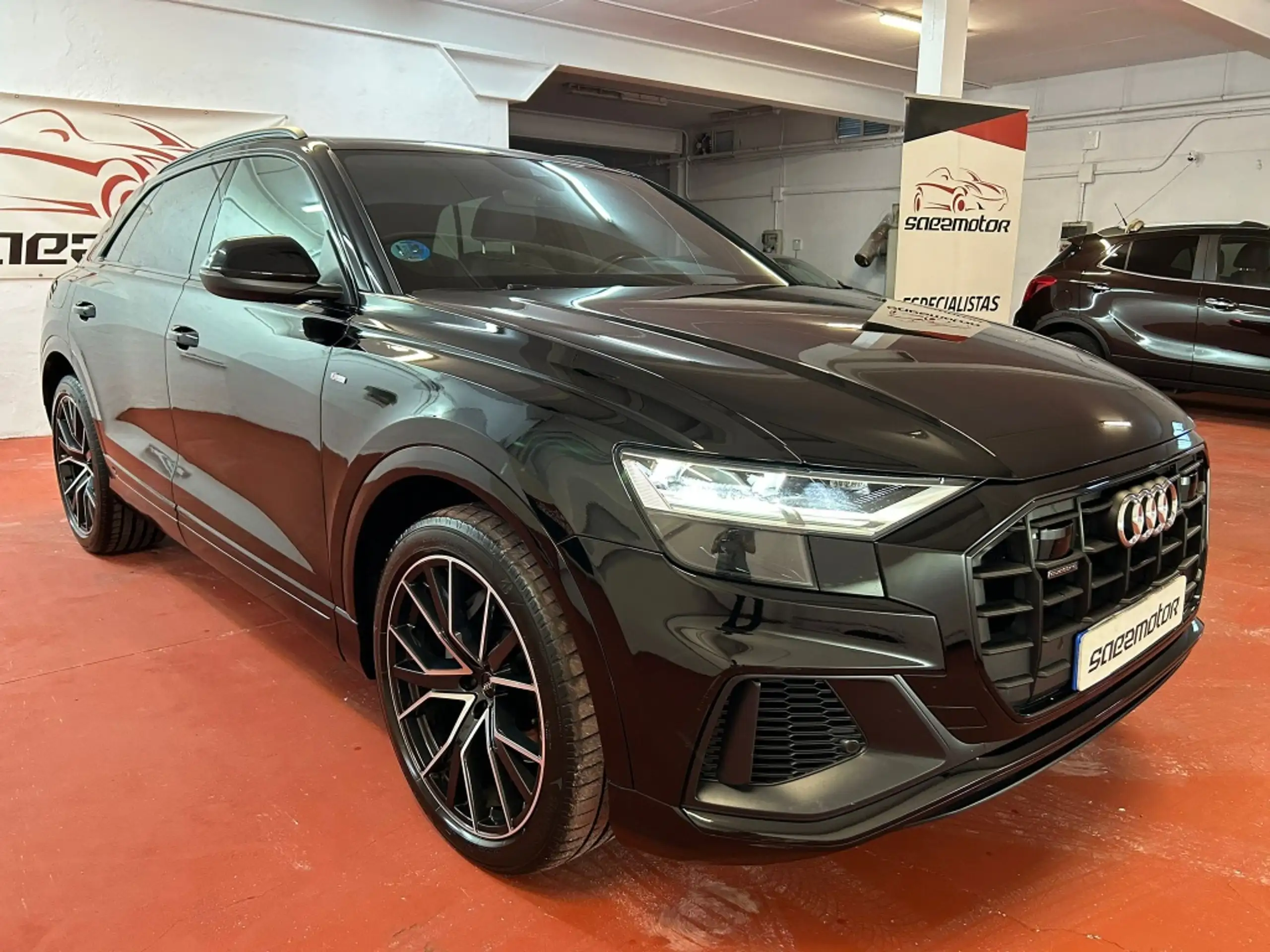 Audi - Q8