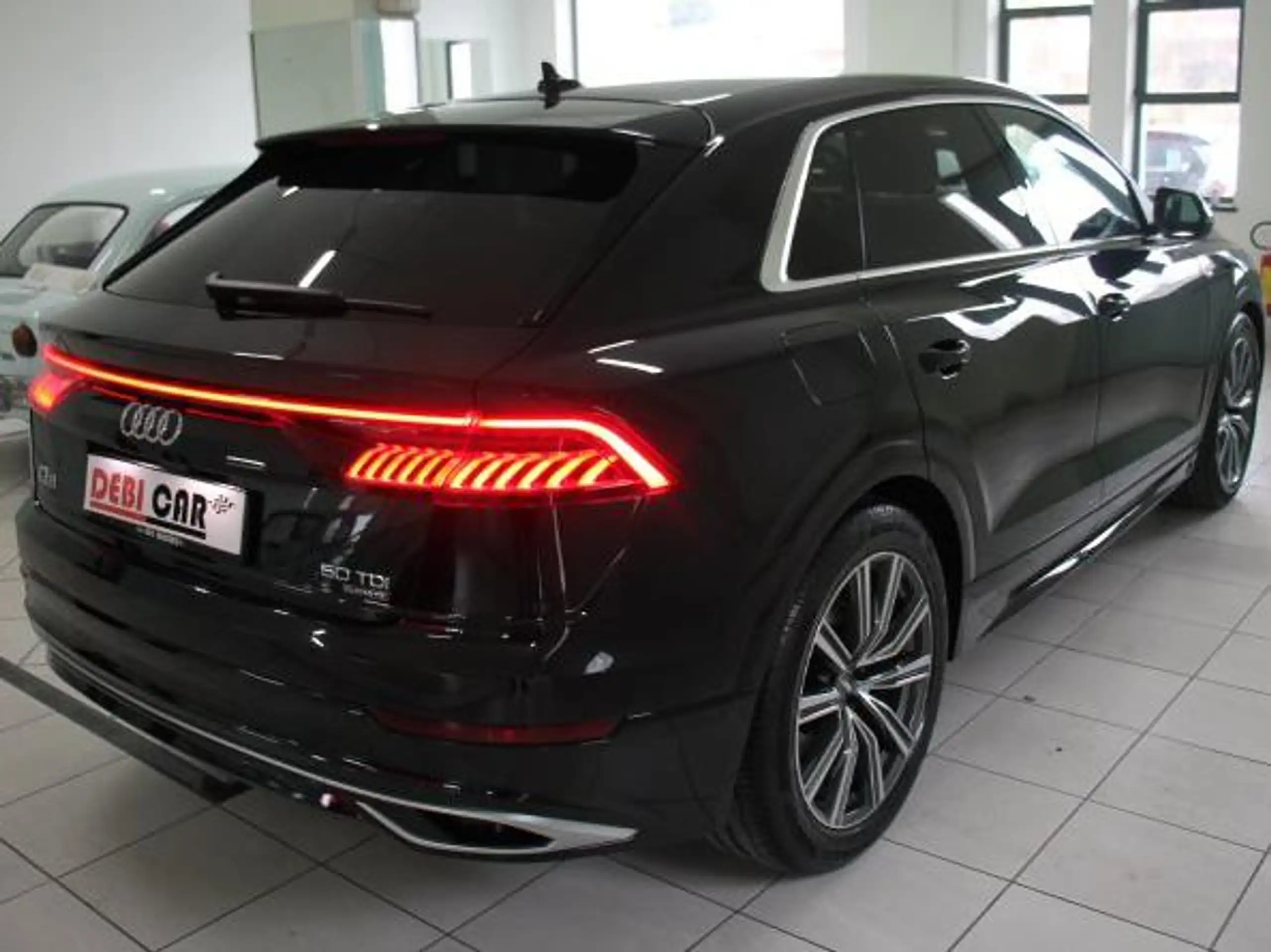 Audi - Q8