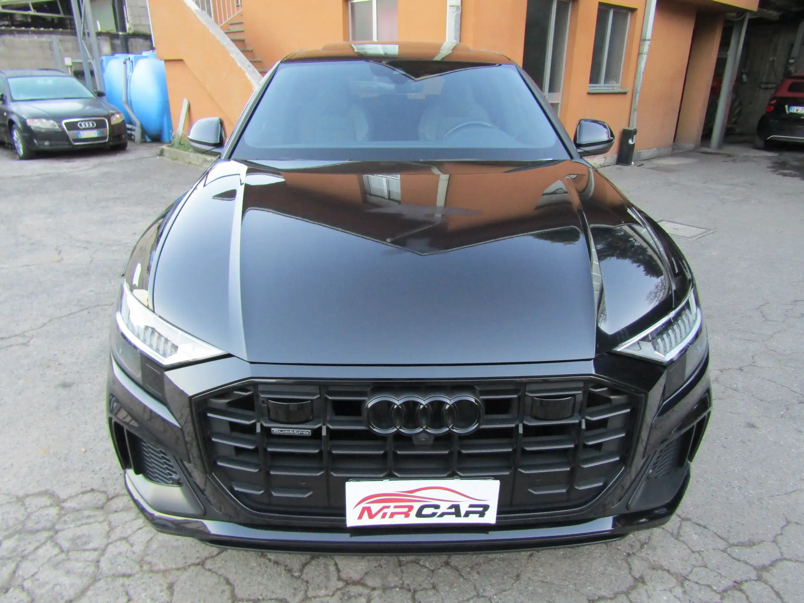 Audi - Q8