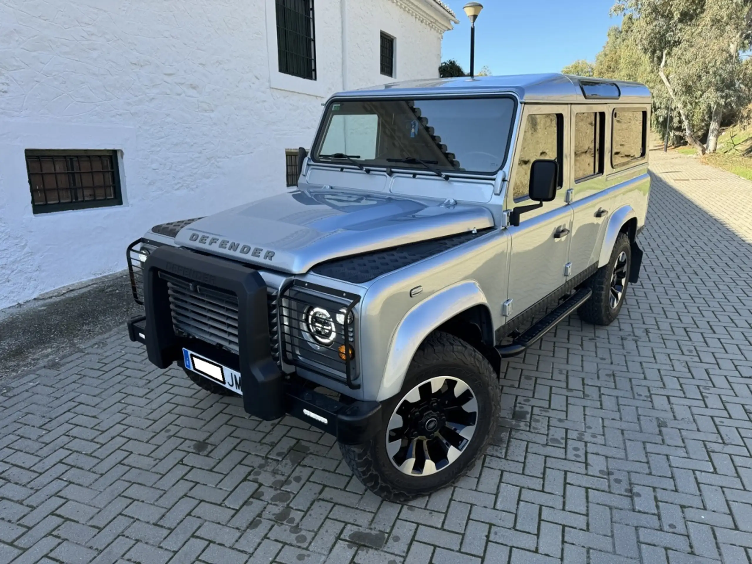 Land Rover - Defender