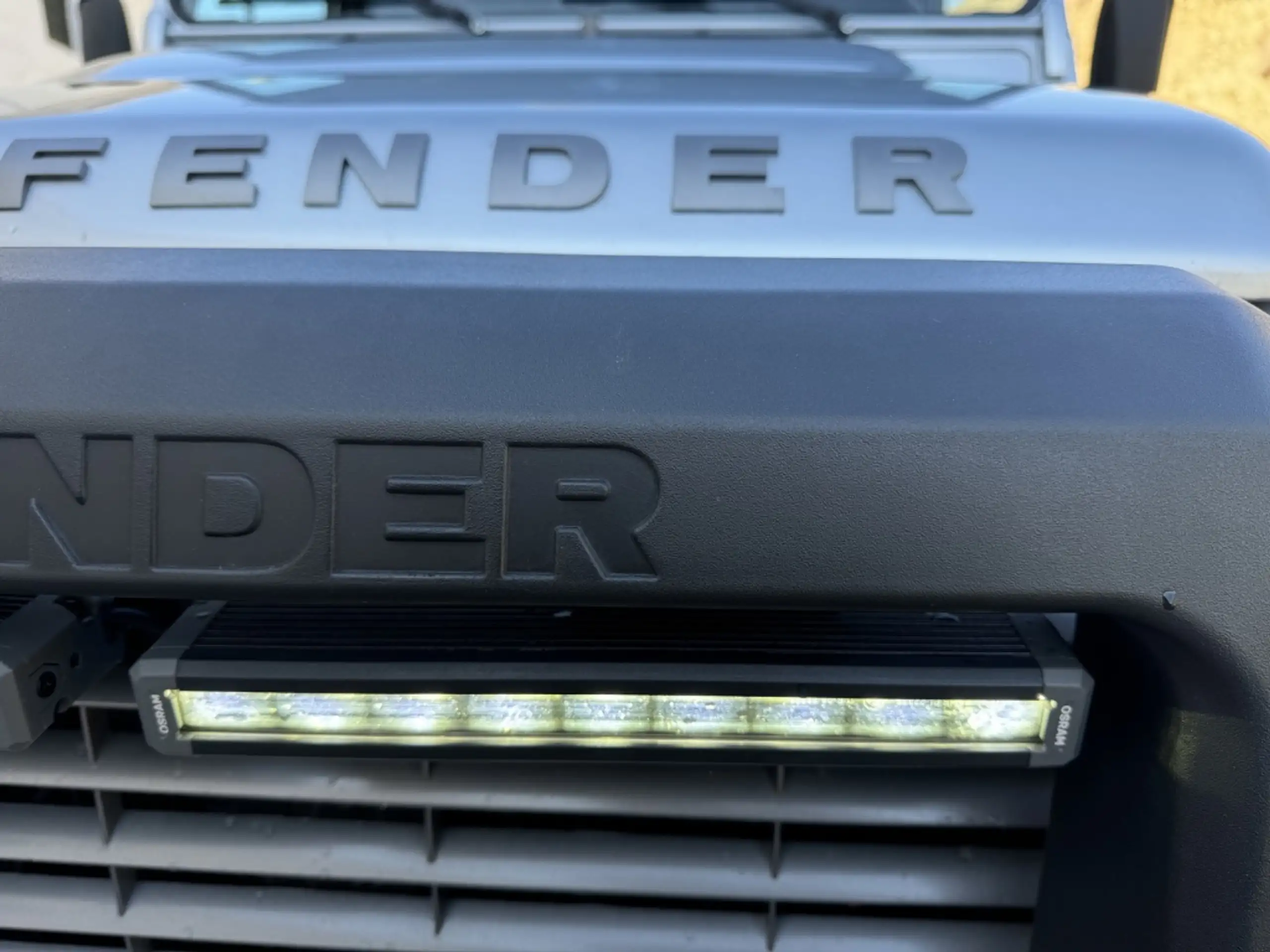 Land Rover - Defender